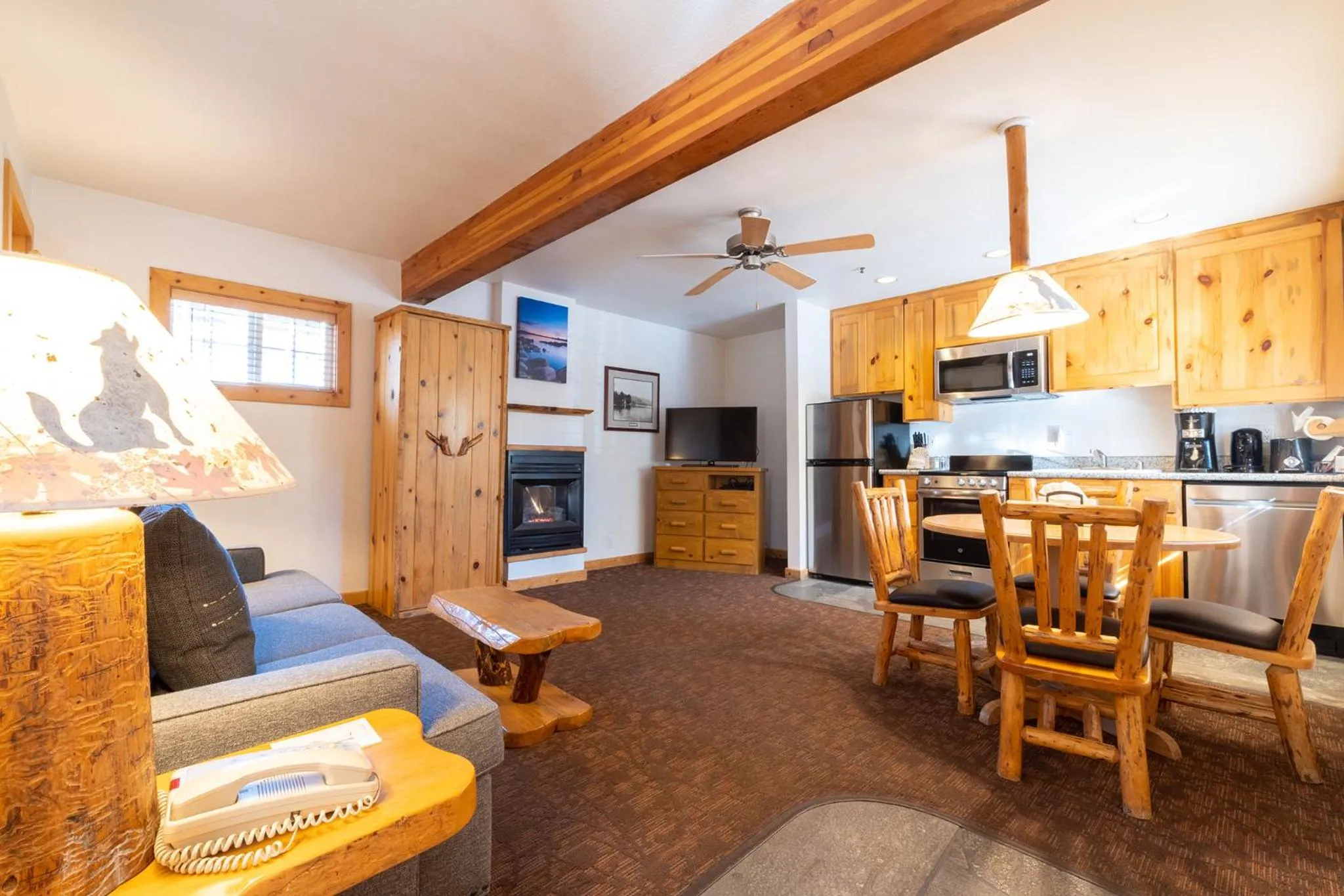 Living room in Red Wolf Lakeside Lodge