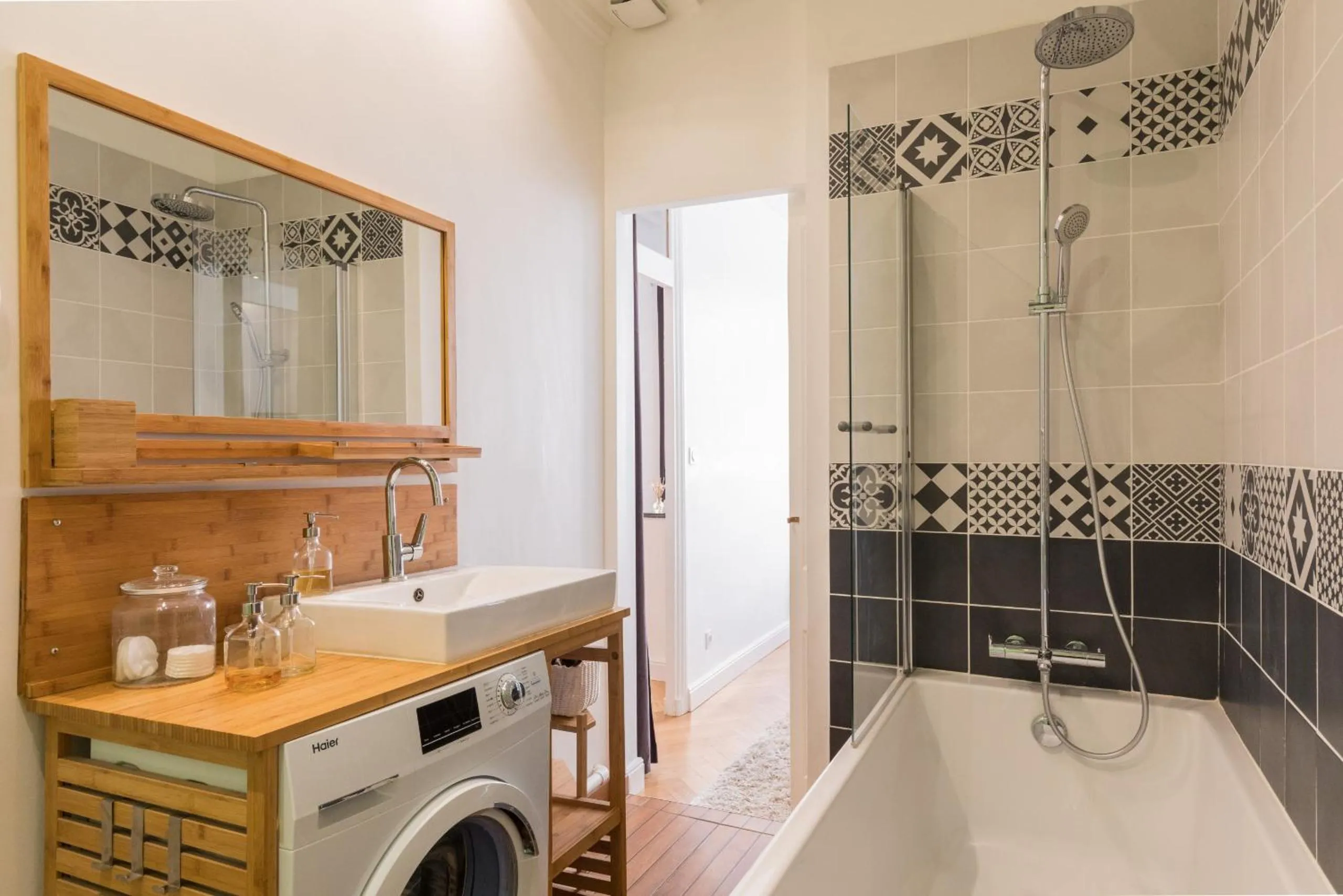Bathroom in DIFY Lovely - Cordeliers
