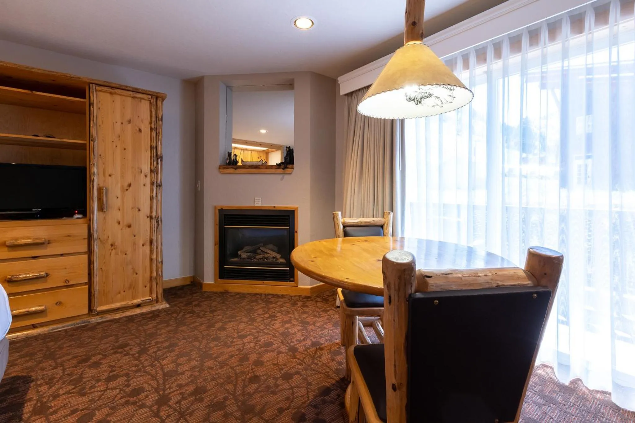 Dining area in Red Wolf Lodge at Olympic Valley