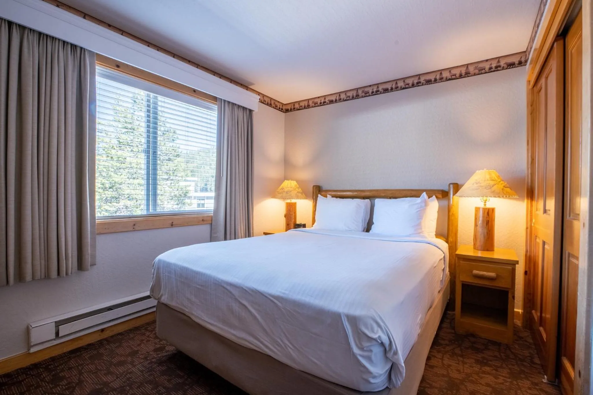 Bedroom, Bed in Red Wolf Lodge at Olympic Valley