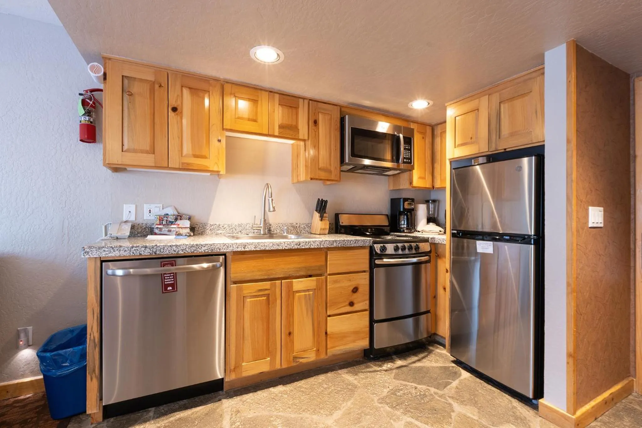 Kitchen or kitchenette in Red Wolf Lodge at Olympic Valley