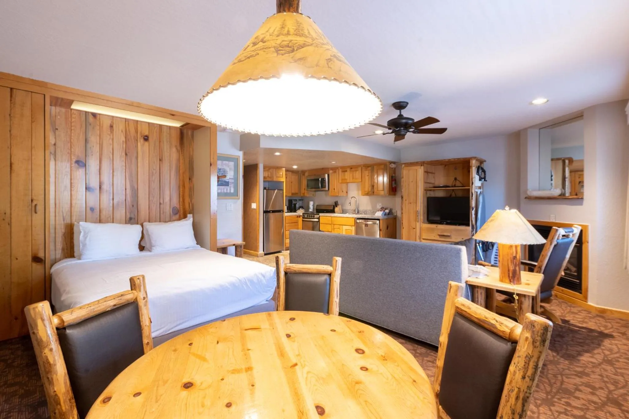 Photo of the whole room, Bed in Red Wolf Lodge at Olympic Valley