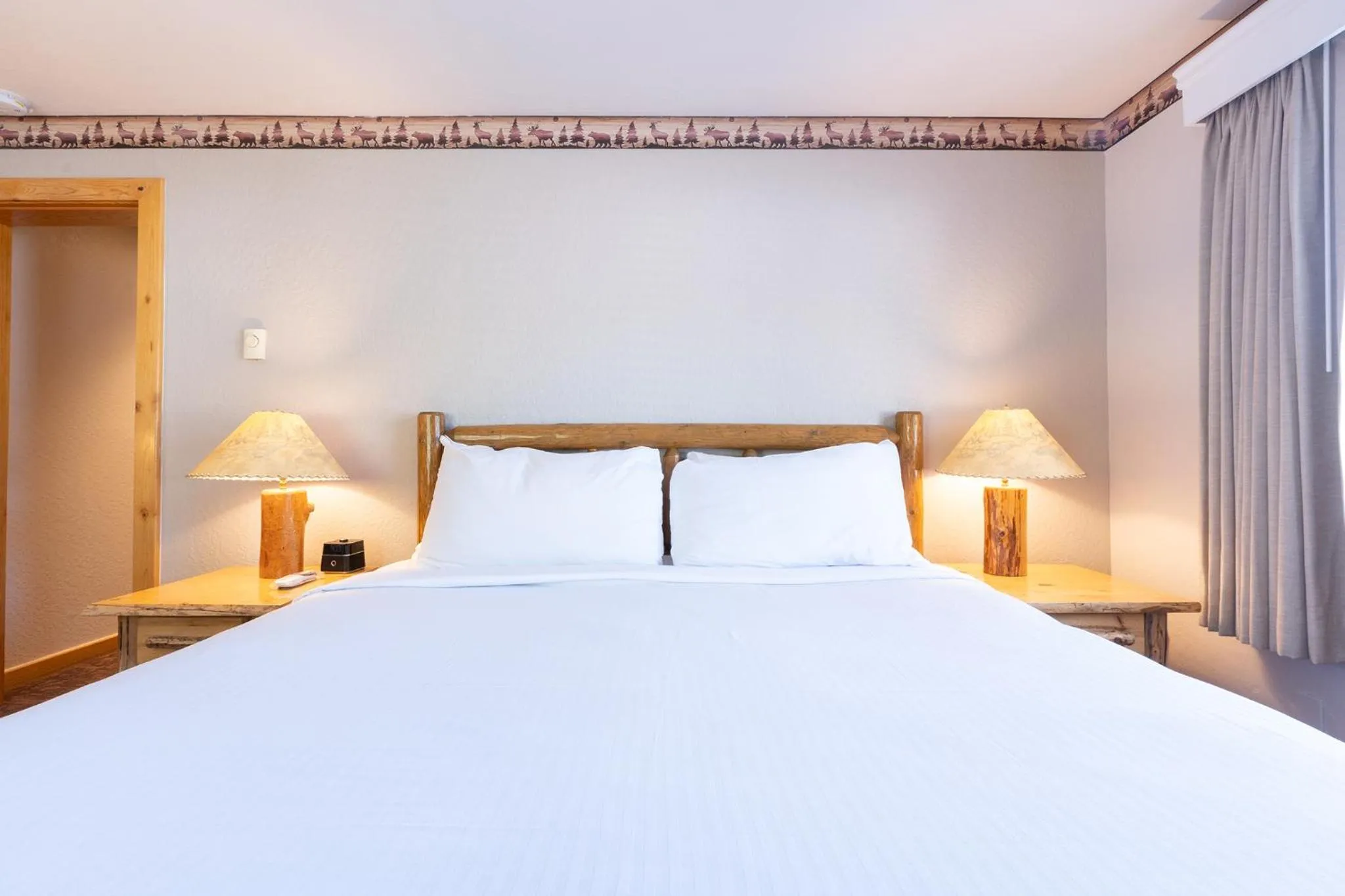 Bedroom, Bed in Red Wolf Lodge at Olympic Valley