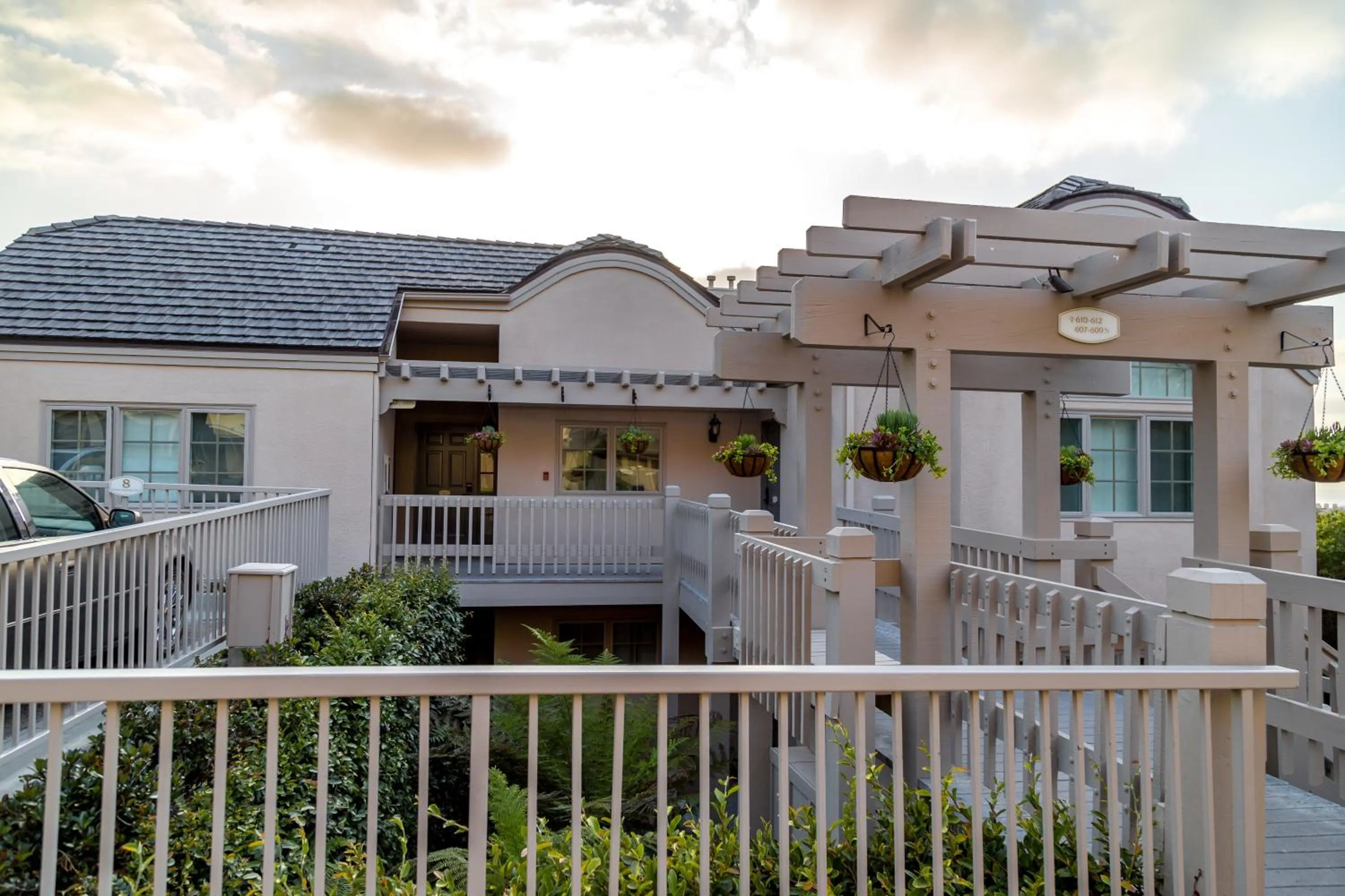 Facade/entrance in Villa L'Auberge
