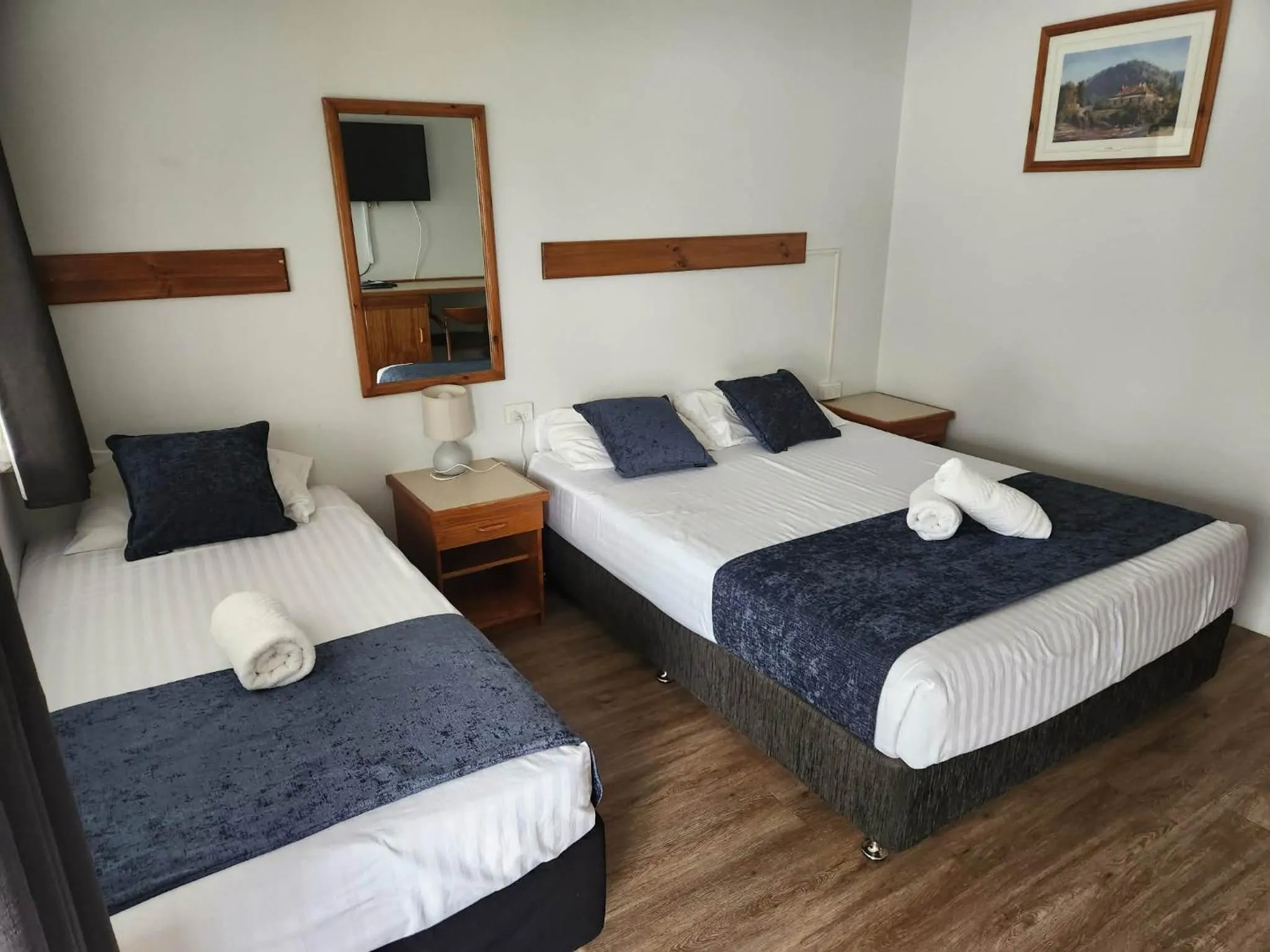 Bed in Bucketts Way Motel Gloucester