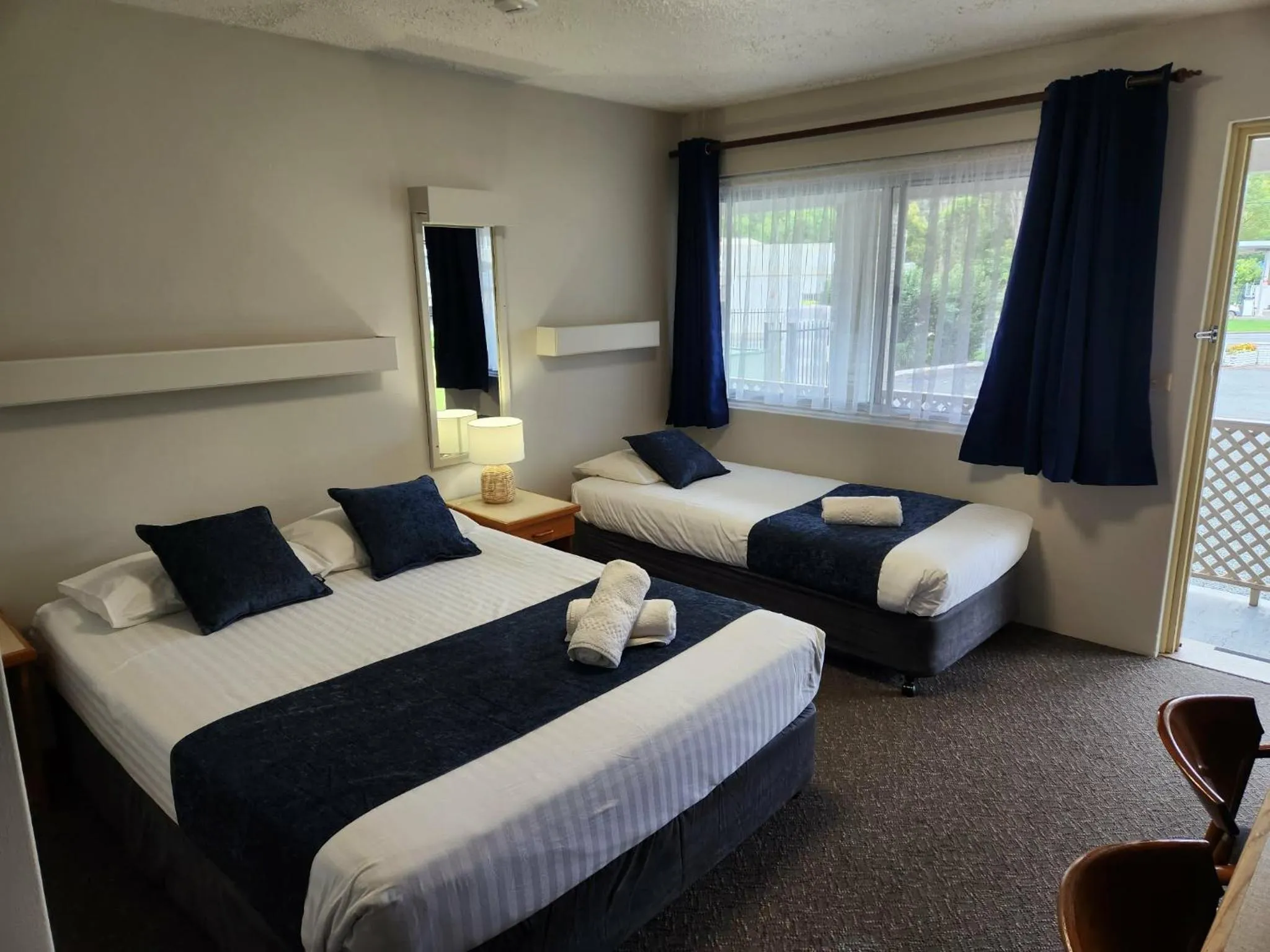 Bed in Bucketts Way Motel Gloucester