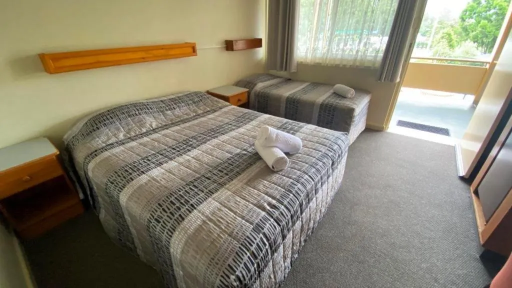 Bed in Bucketts Way Motel Gloucester