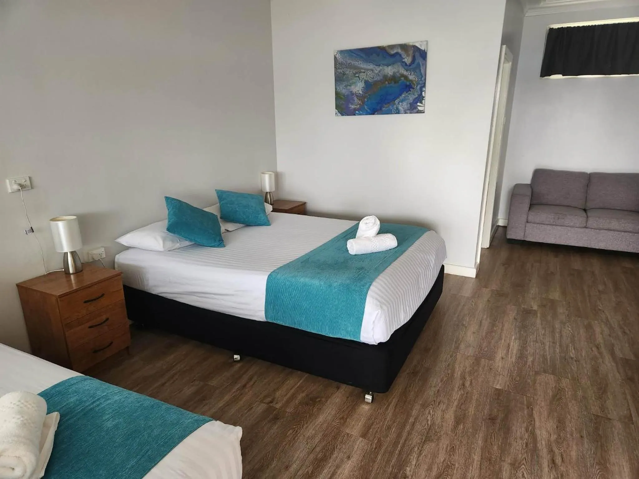 Bed in Bucketts Way Motel Gloucester