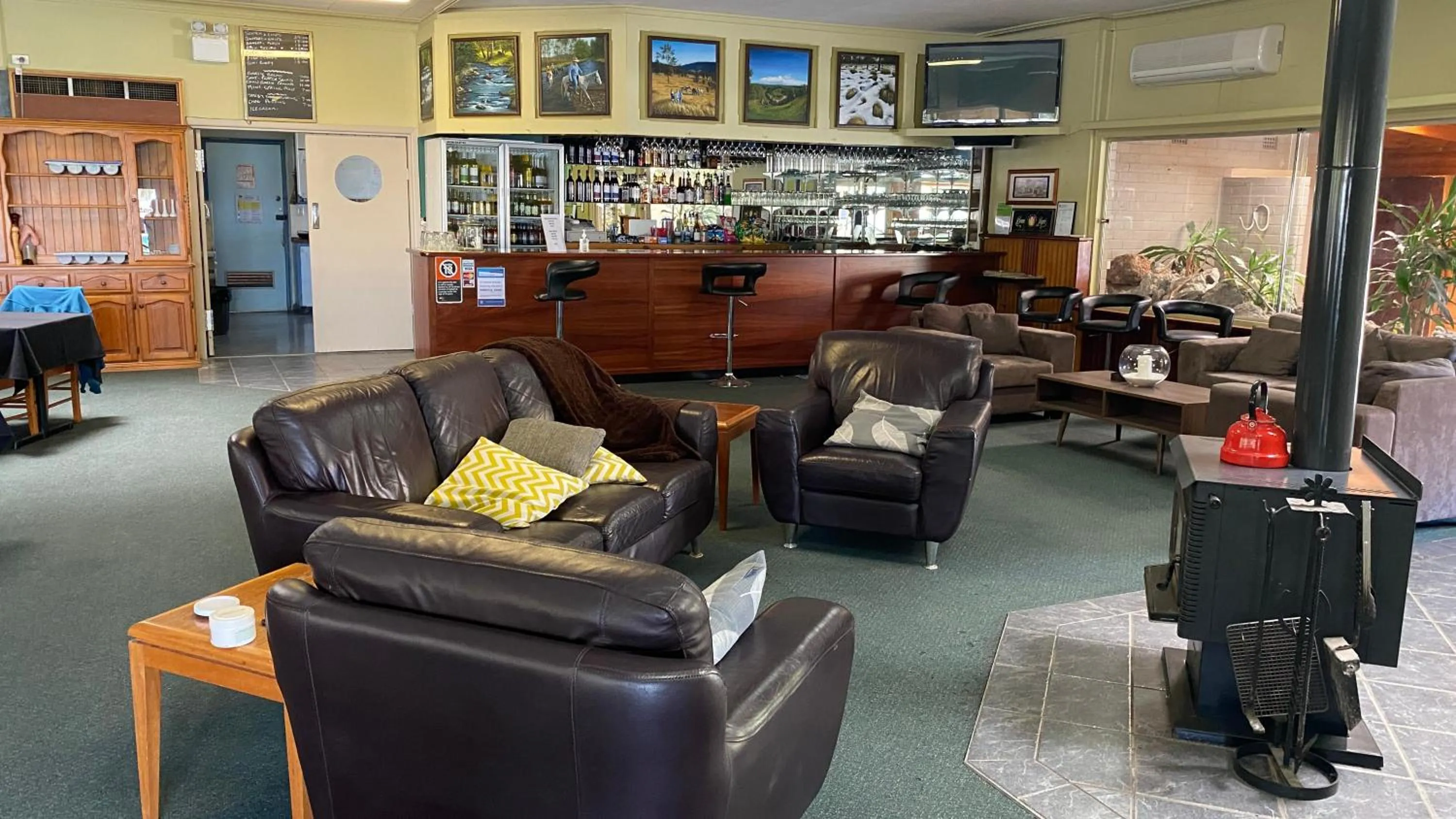 Lounge or bar in Bucketts Way Motel Gloucester