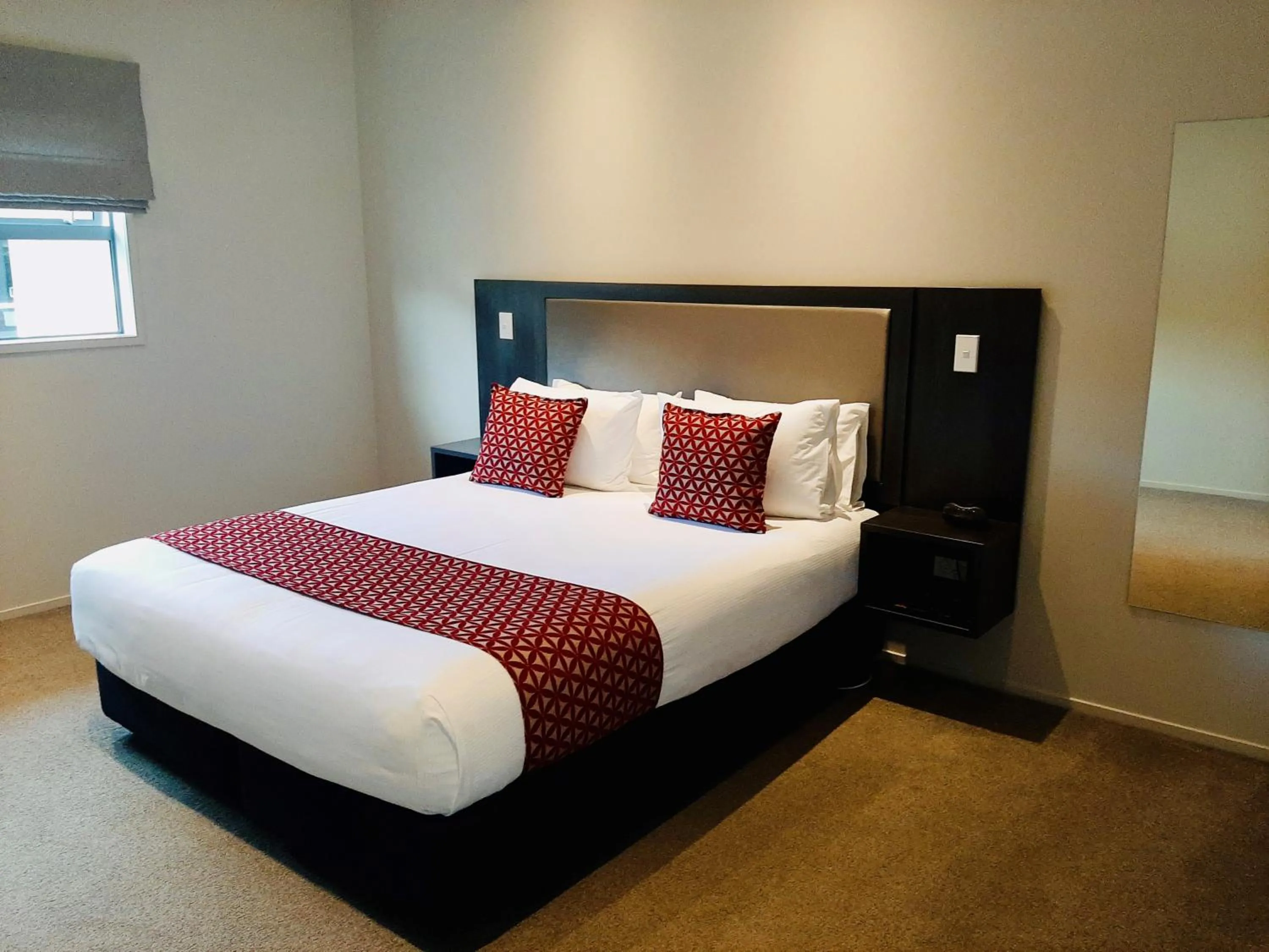 Bed in 37 The Landing Motel