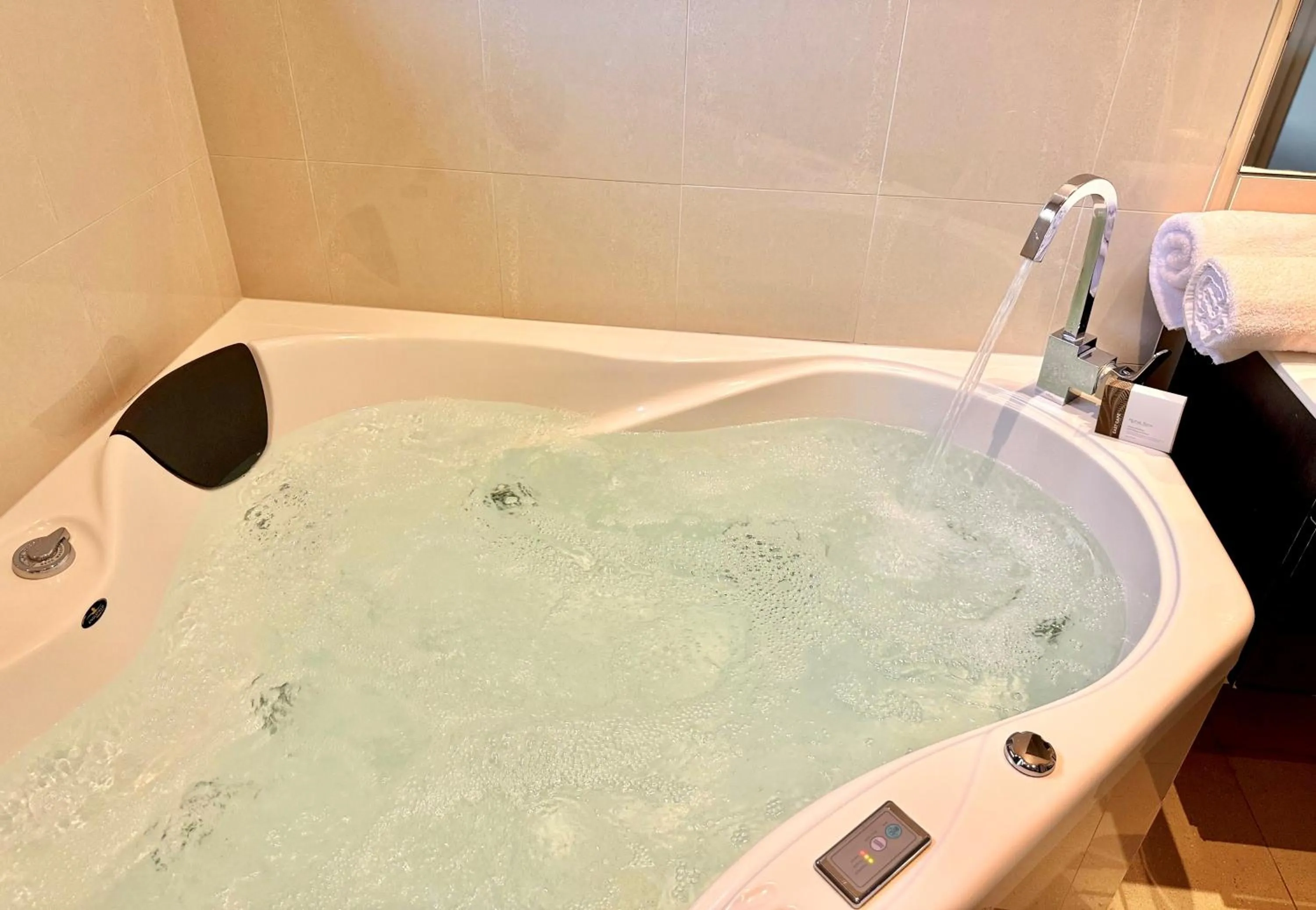 Hot Tub in 37 The Landing Motel