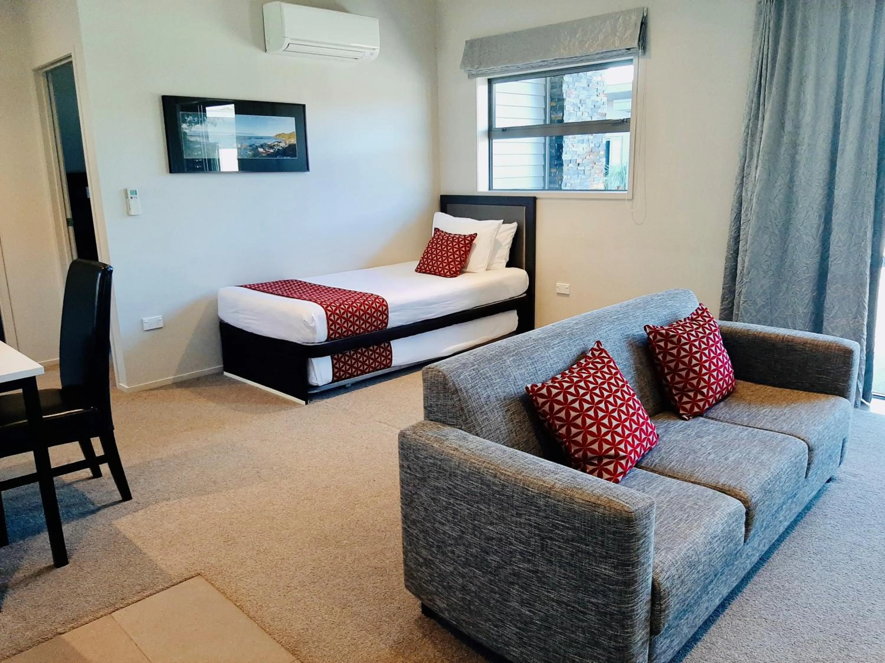 Bed in 37 The Landing Motel