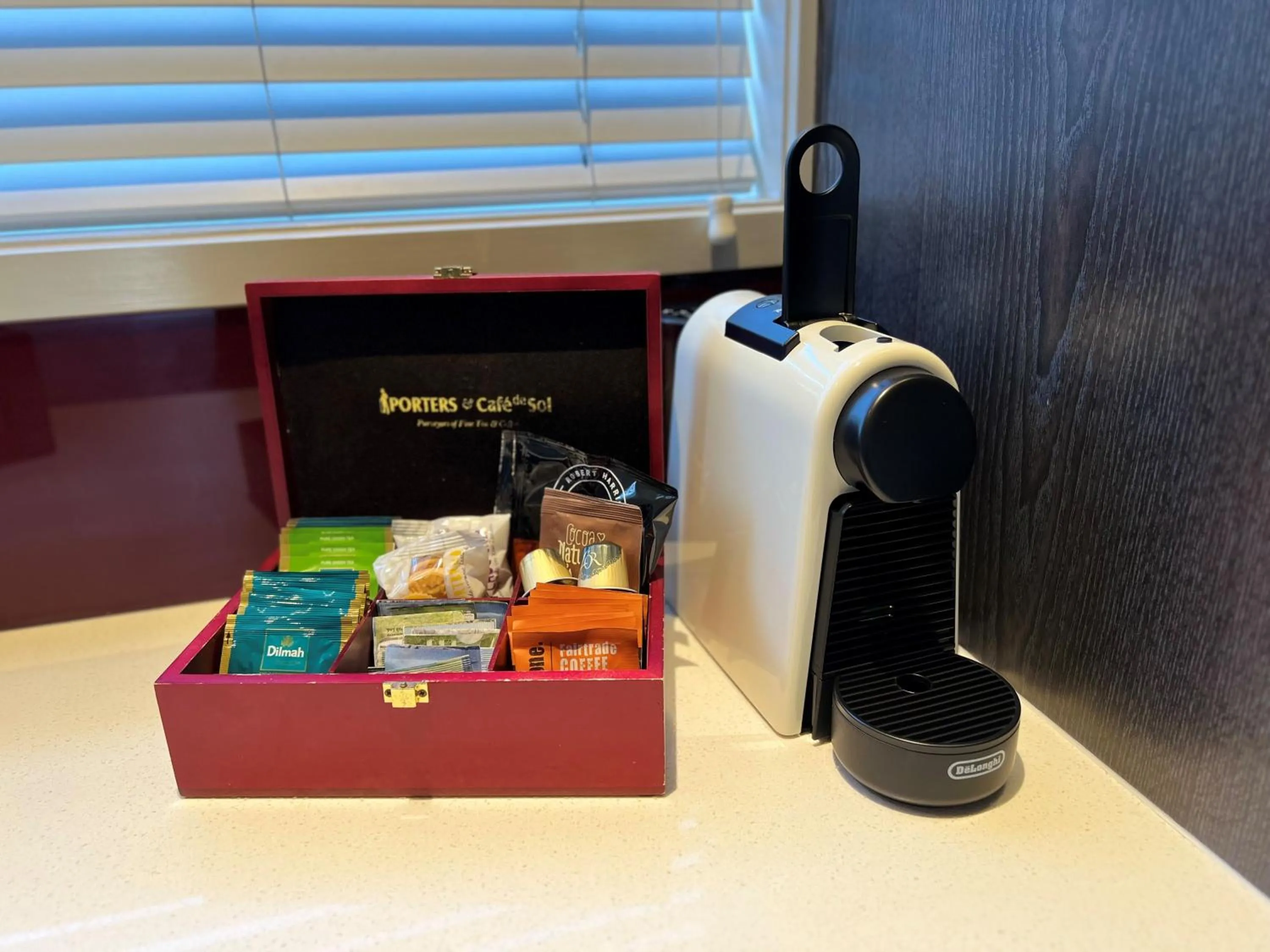 Coffee/tea facilities in 37 The Landing Motel