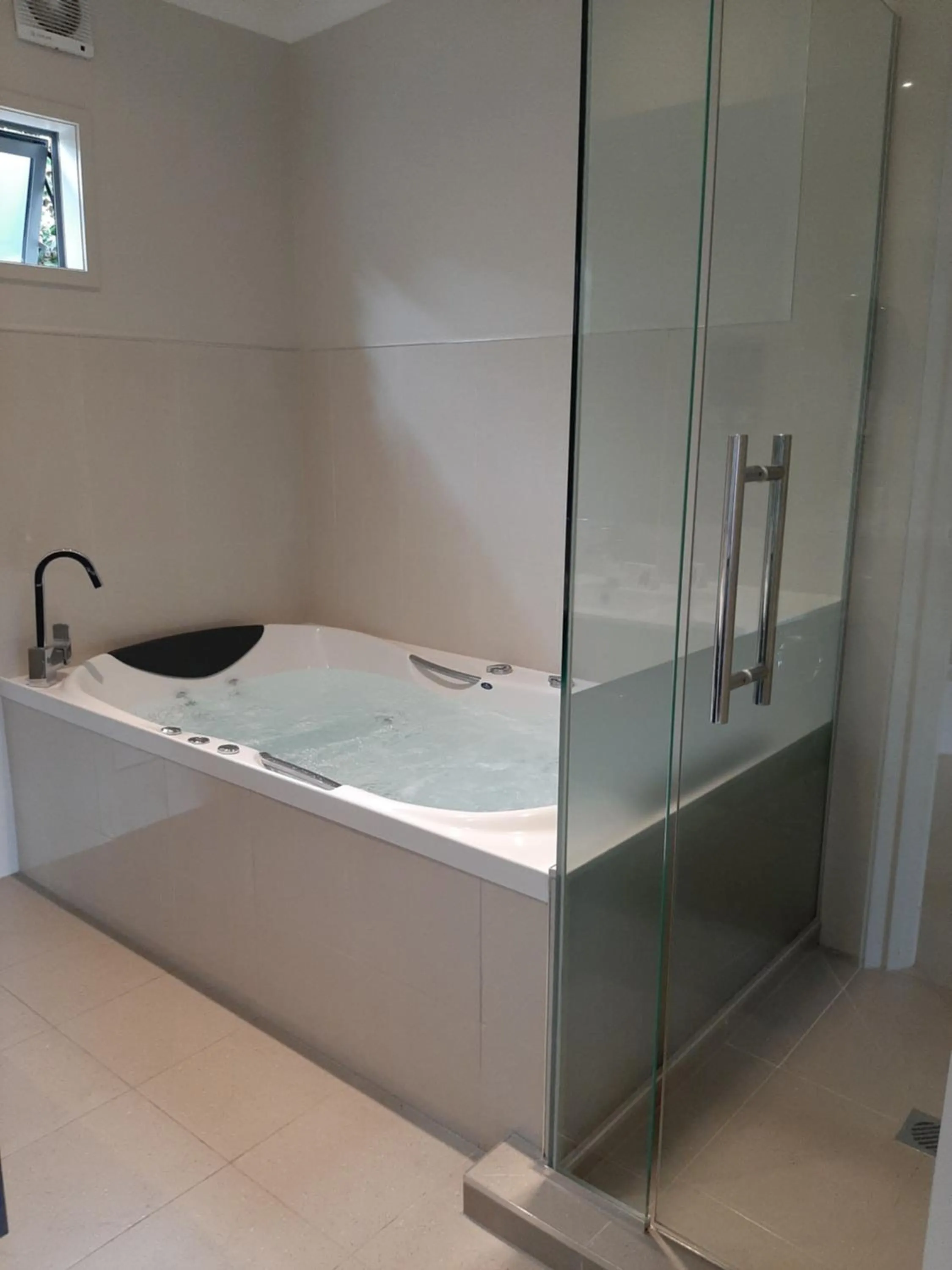 Shower in 37 The Landing Motel