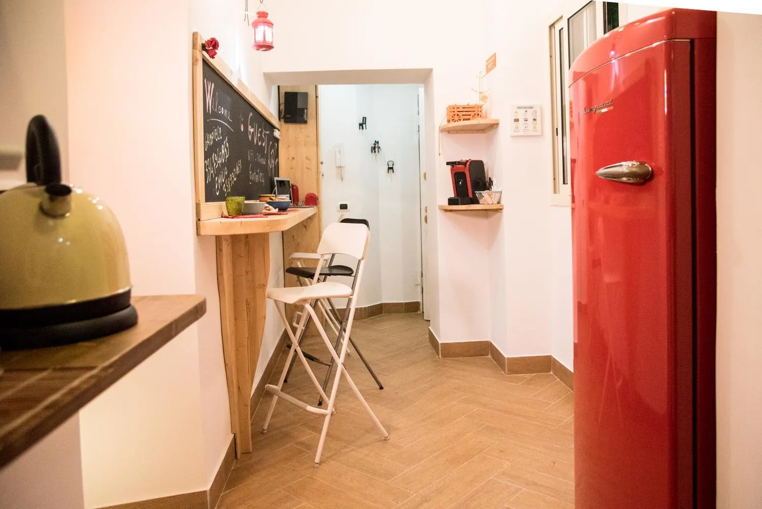 Kitchen or kitchenette in Guest Art Napoli
