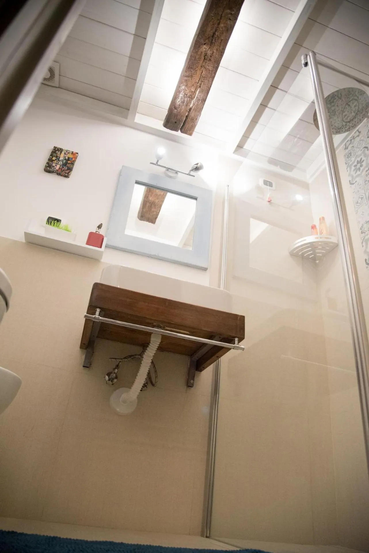 Bathroom in Guest Art Napoli