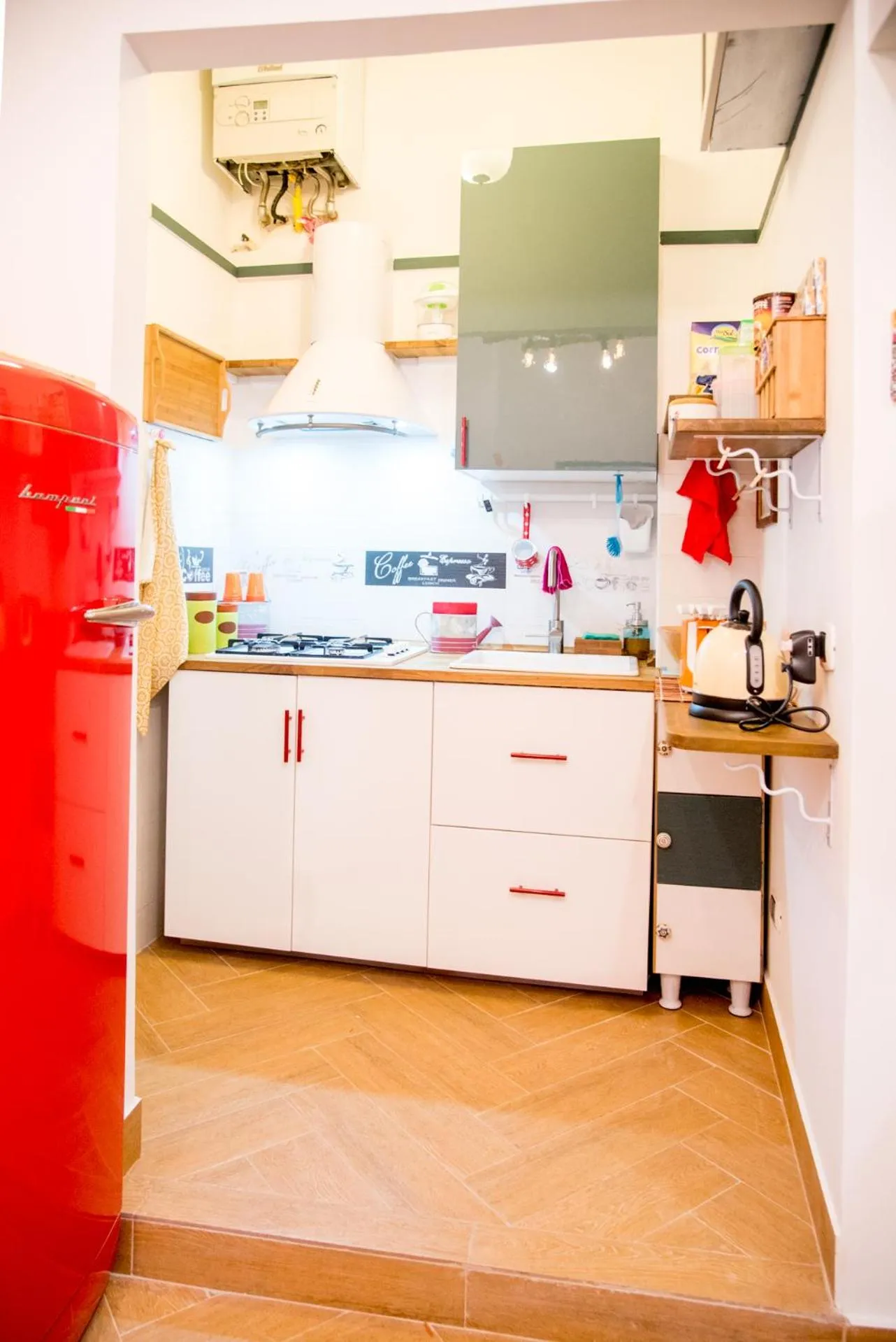 Kitchen or kitchenette in Guest Art Napoli