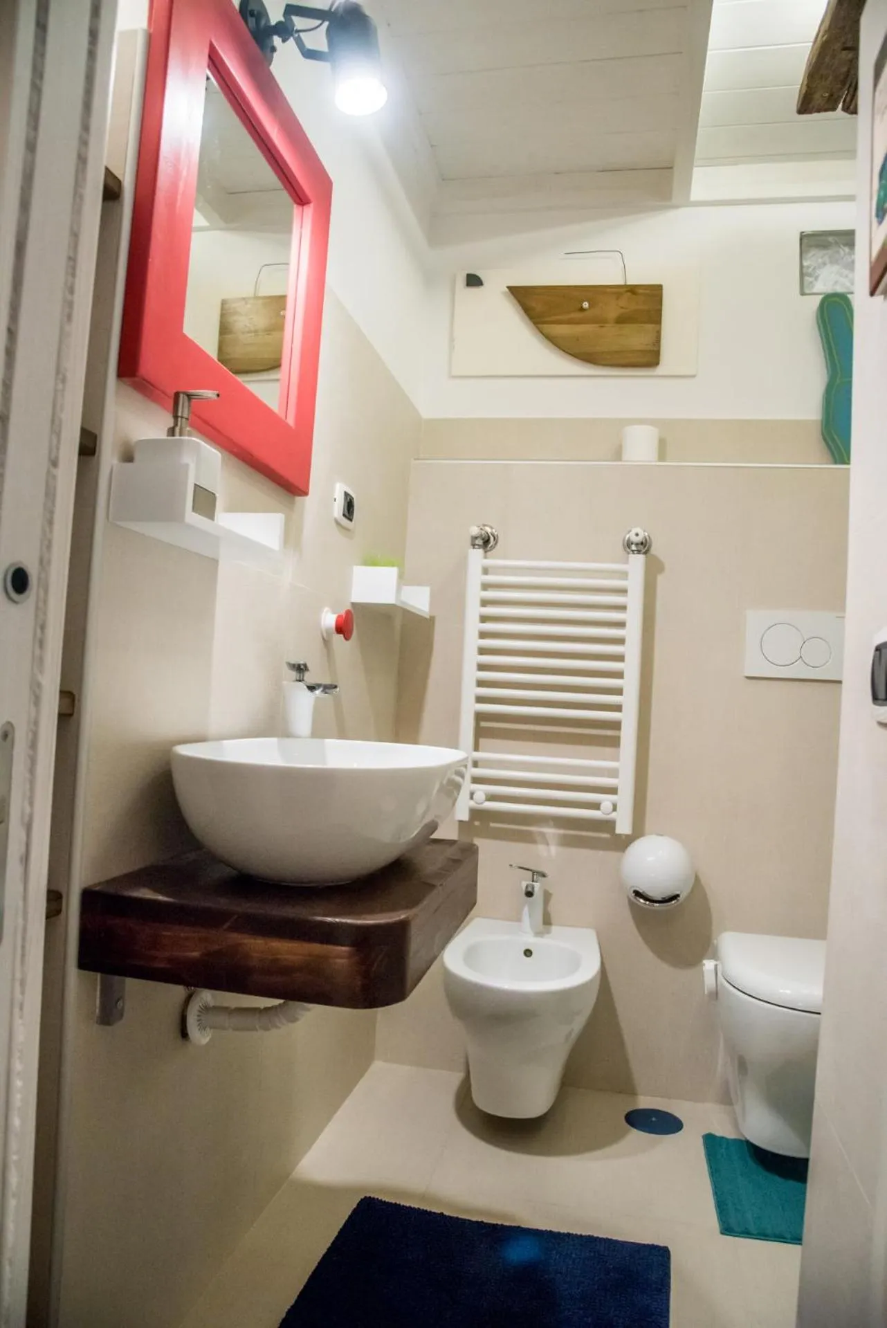 Toilet in Guest Art Napoli