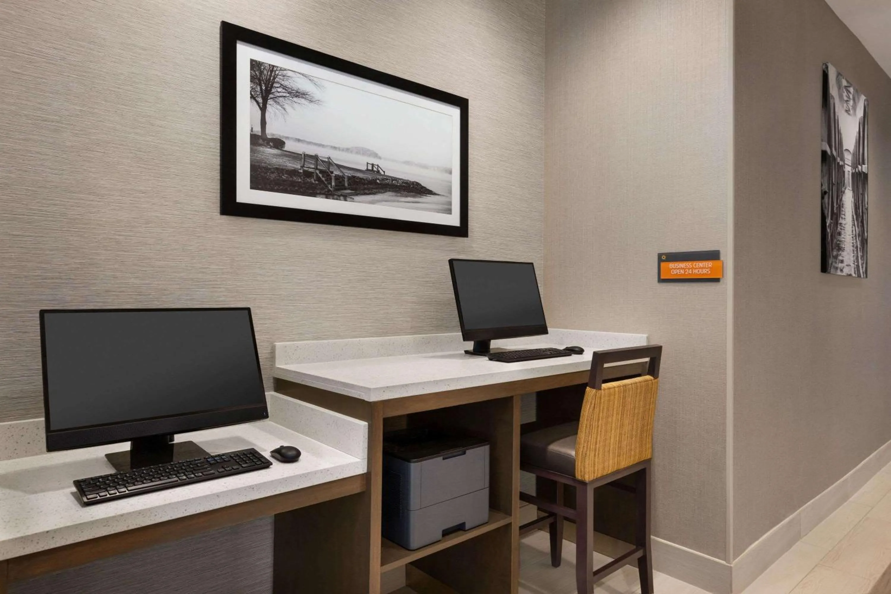 Business facilities in La Quinta by Wyndham Rock Hill