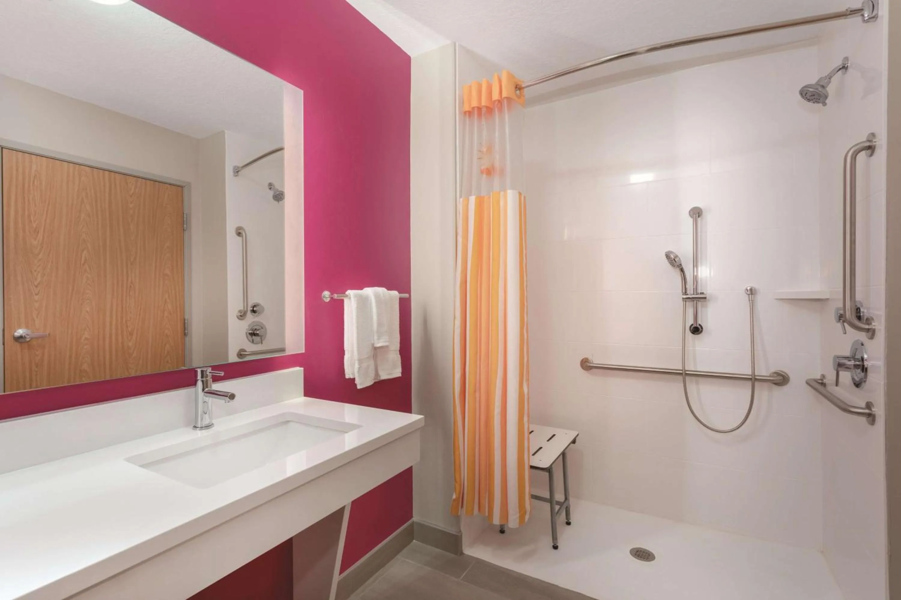 Photo of the whole room in La Quinta by Wyndham South Jordan