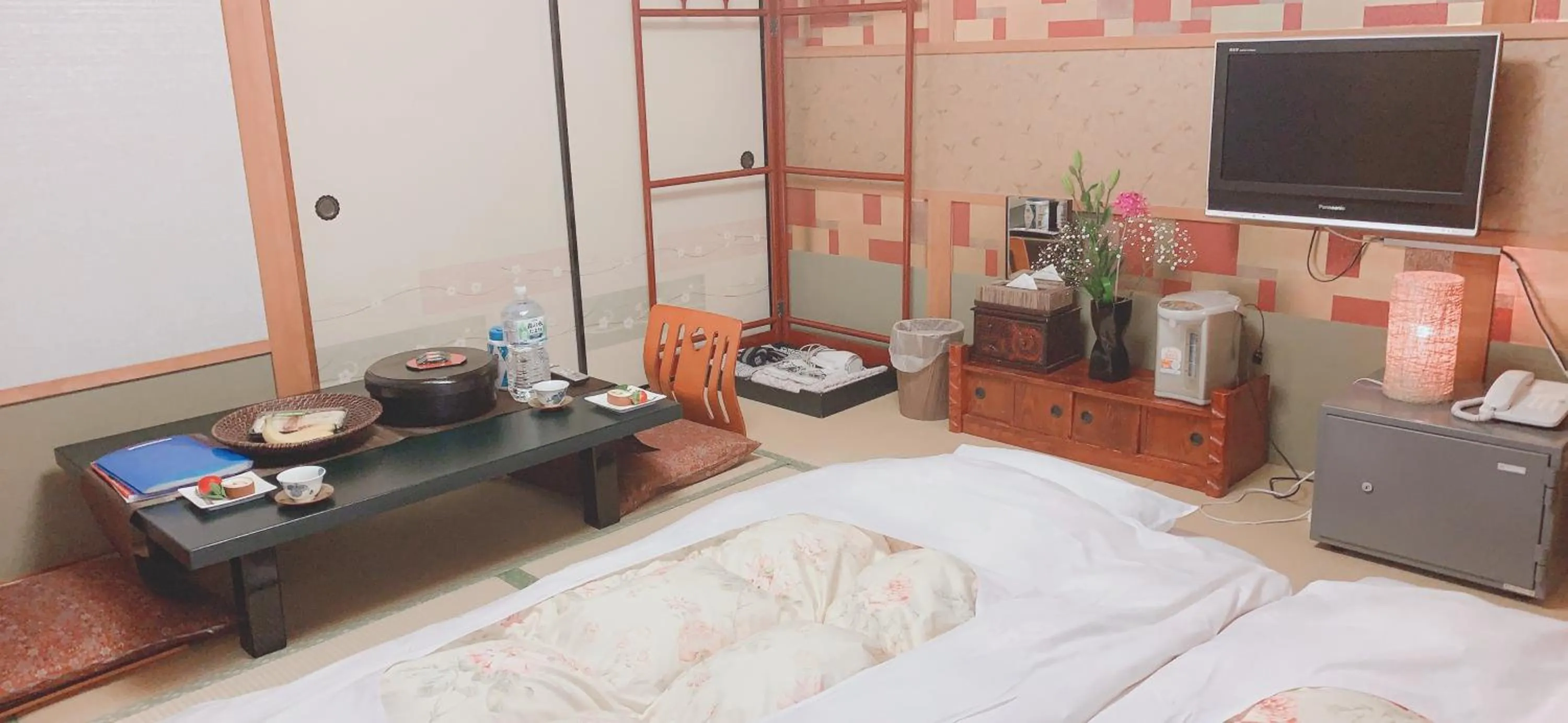 Photo of the whole room, Bed in Kyoto Ryokan Gion Sano