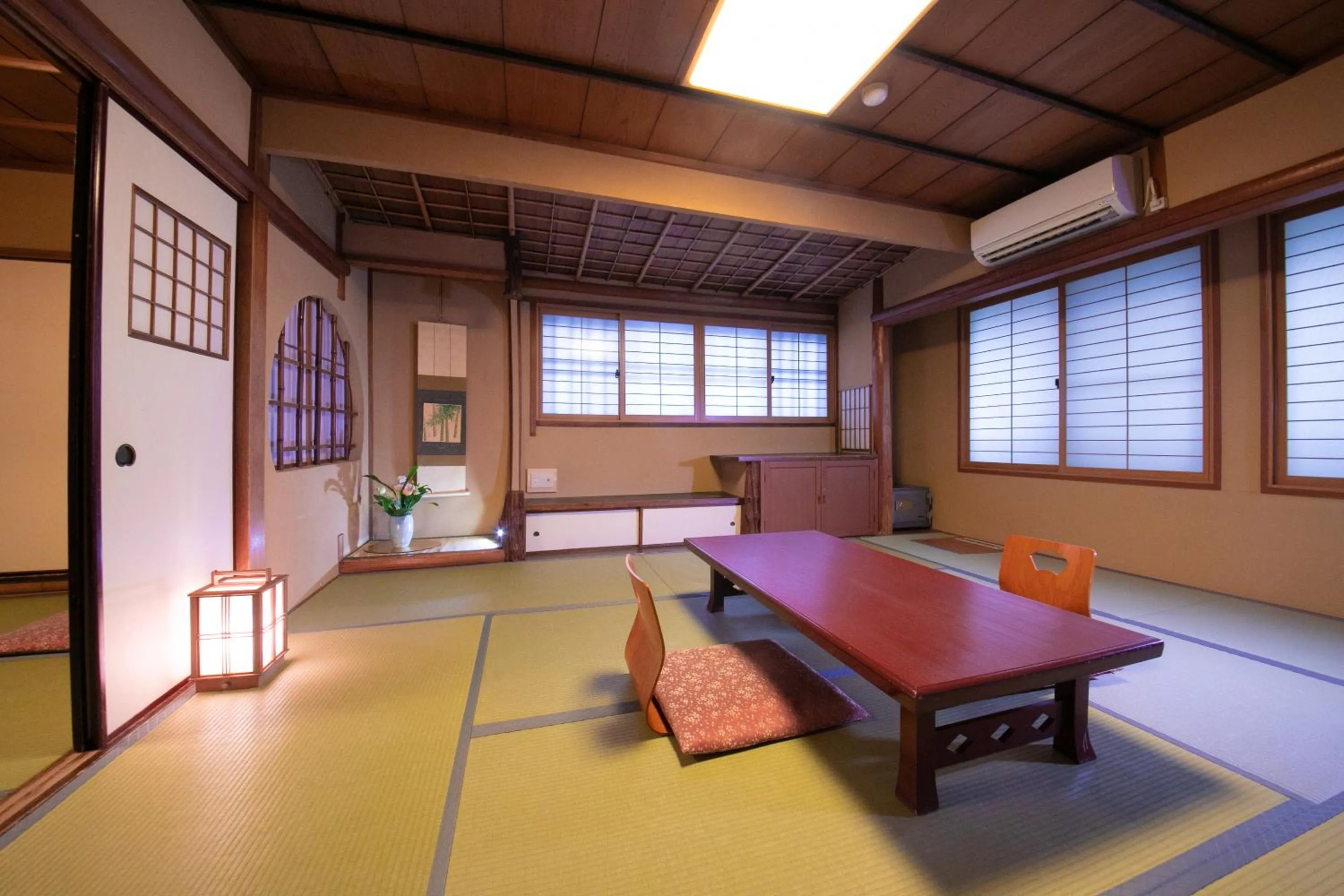 Photo of the whole room in Ohanabo