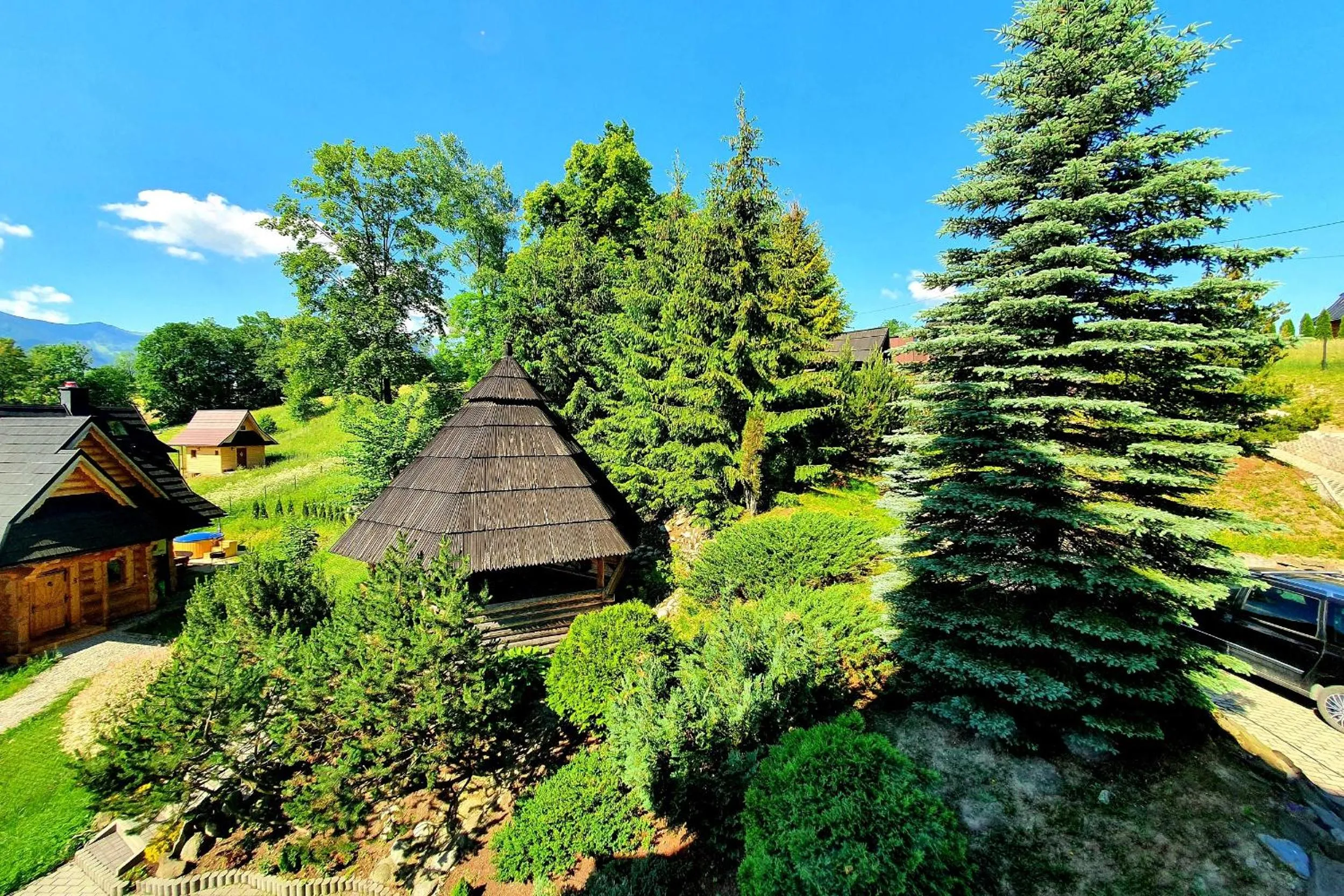 Garden view in Tatrzańska Rezydencja pod Brzyzkiem