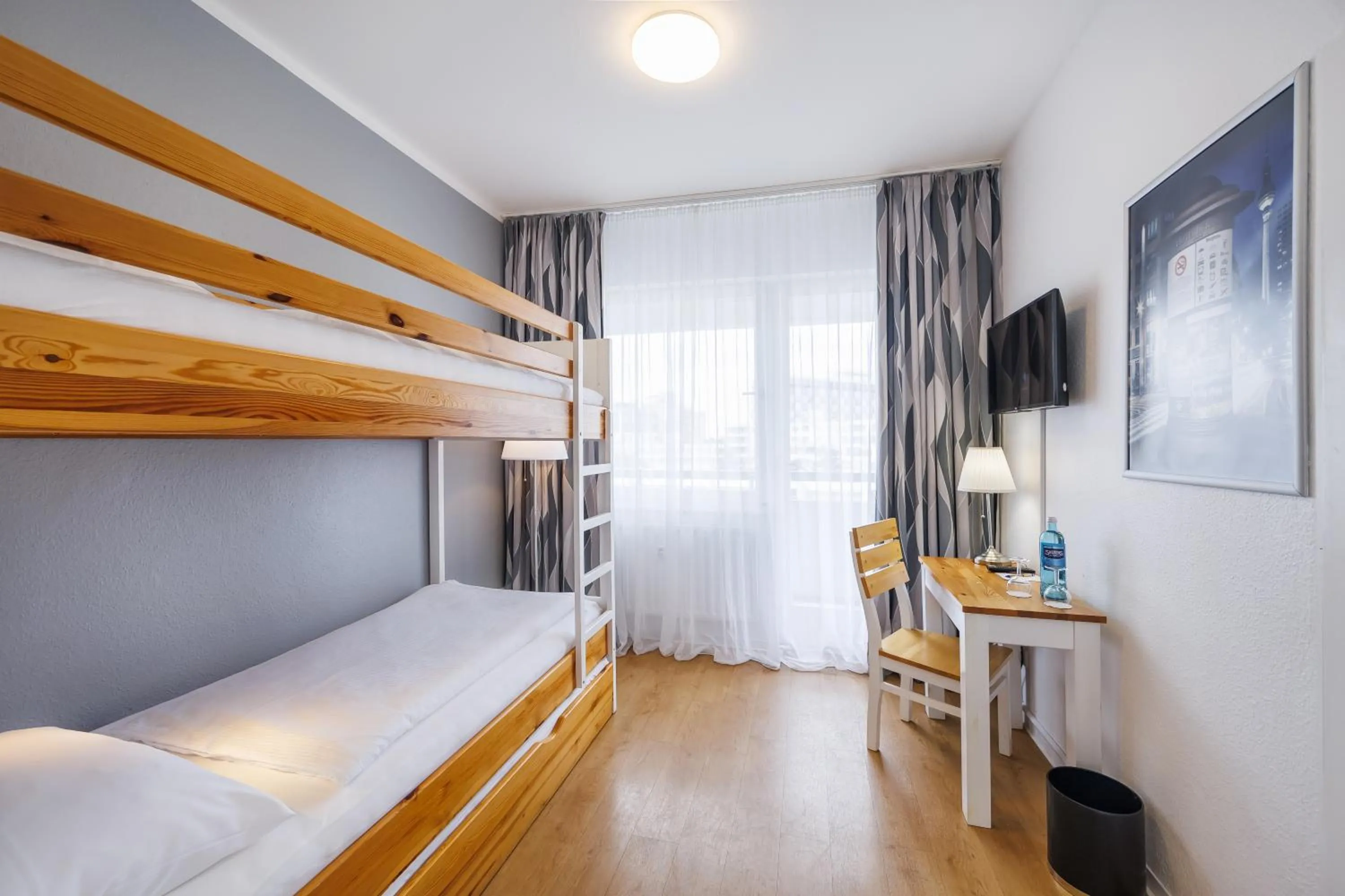 Photo of the whole room, Bed in Hotel Lützow