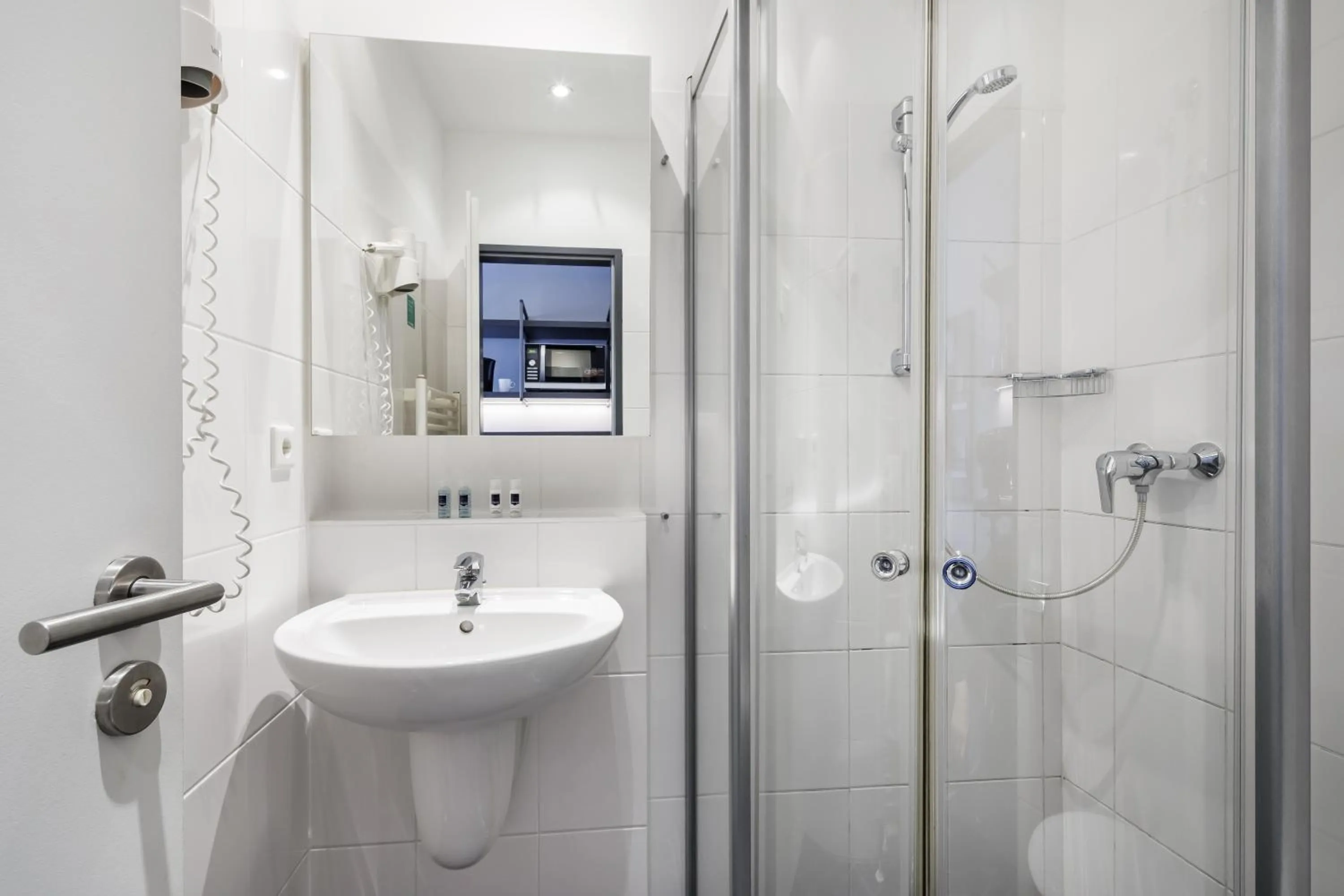 Shower in Hotel Lützow