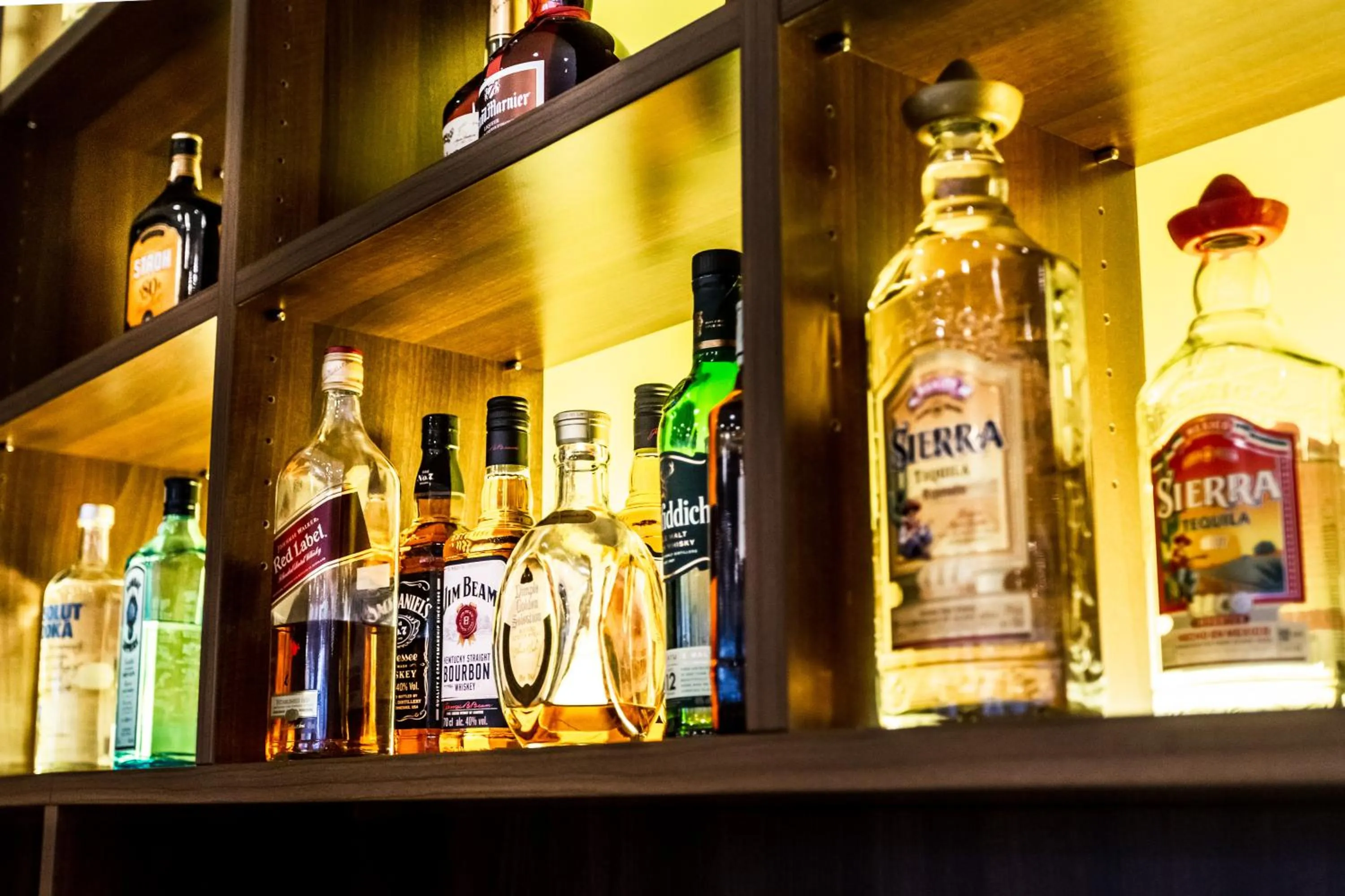 Lounge or bar in Best Western Plus Royal Suites