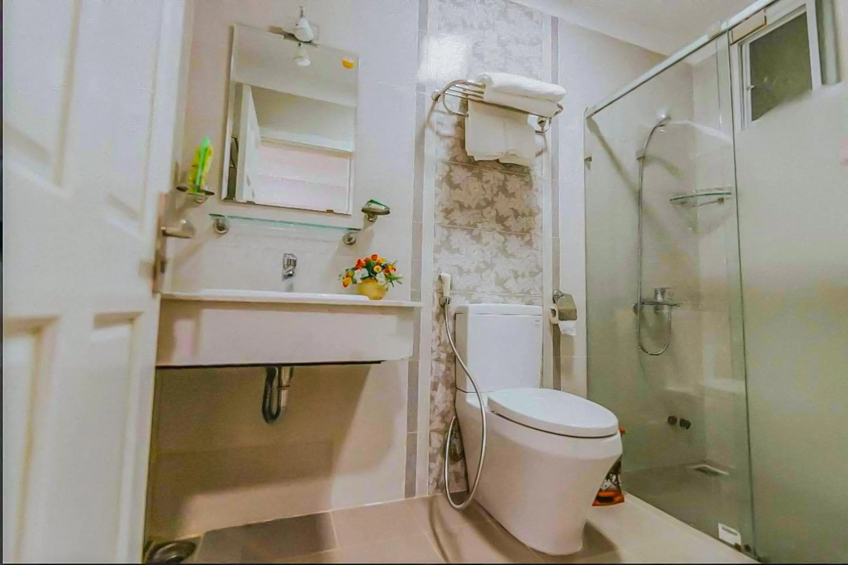 Shower in Jolie House