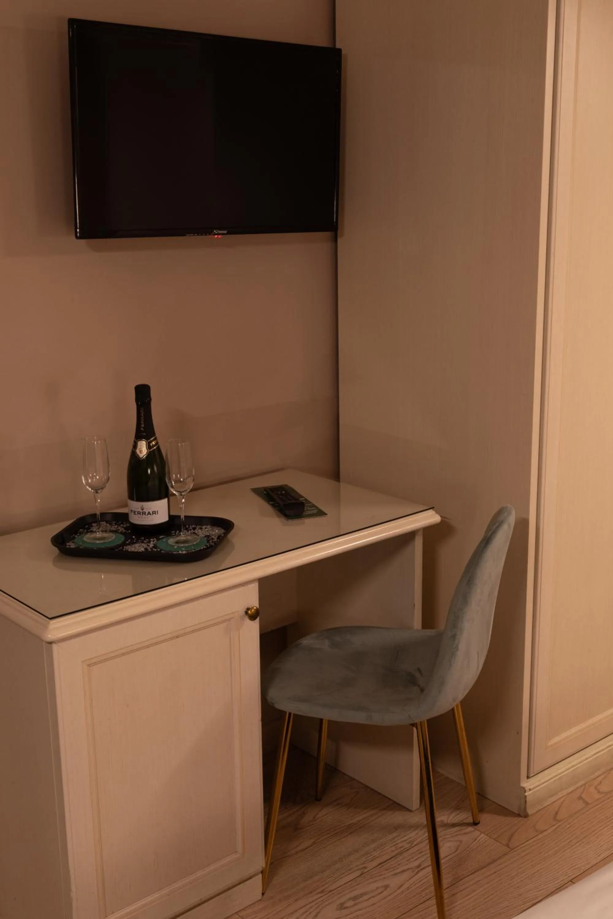 TV and multimedia in Hotel Santa Maura