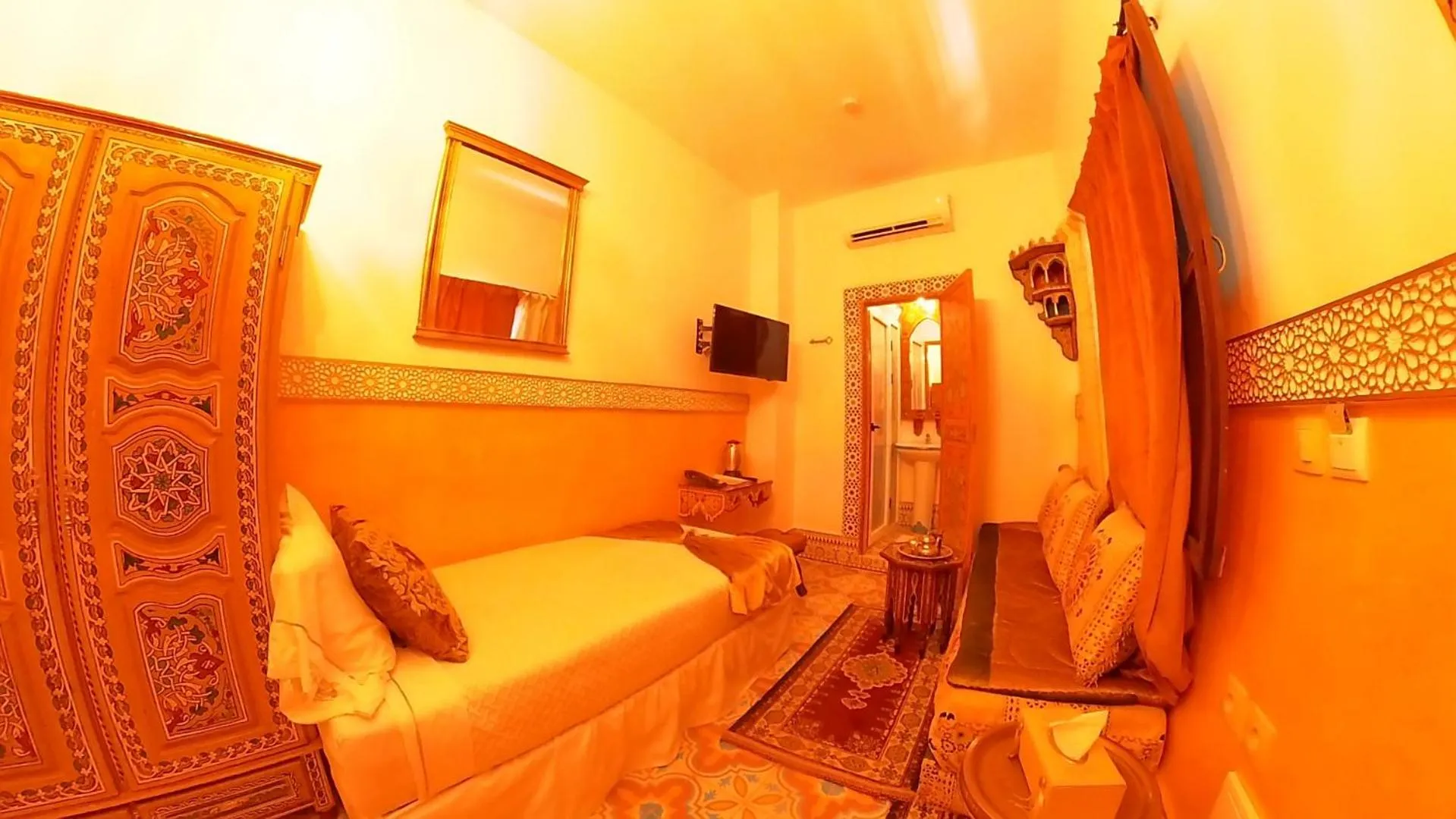 Bed in Riad Las Mil y una Noches Tetuan