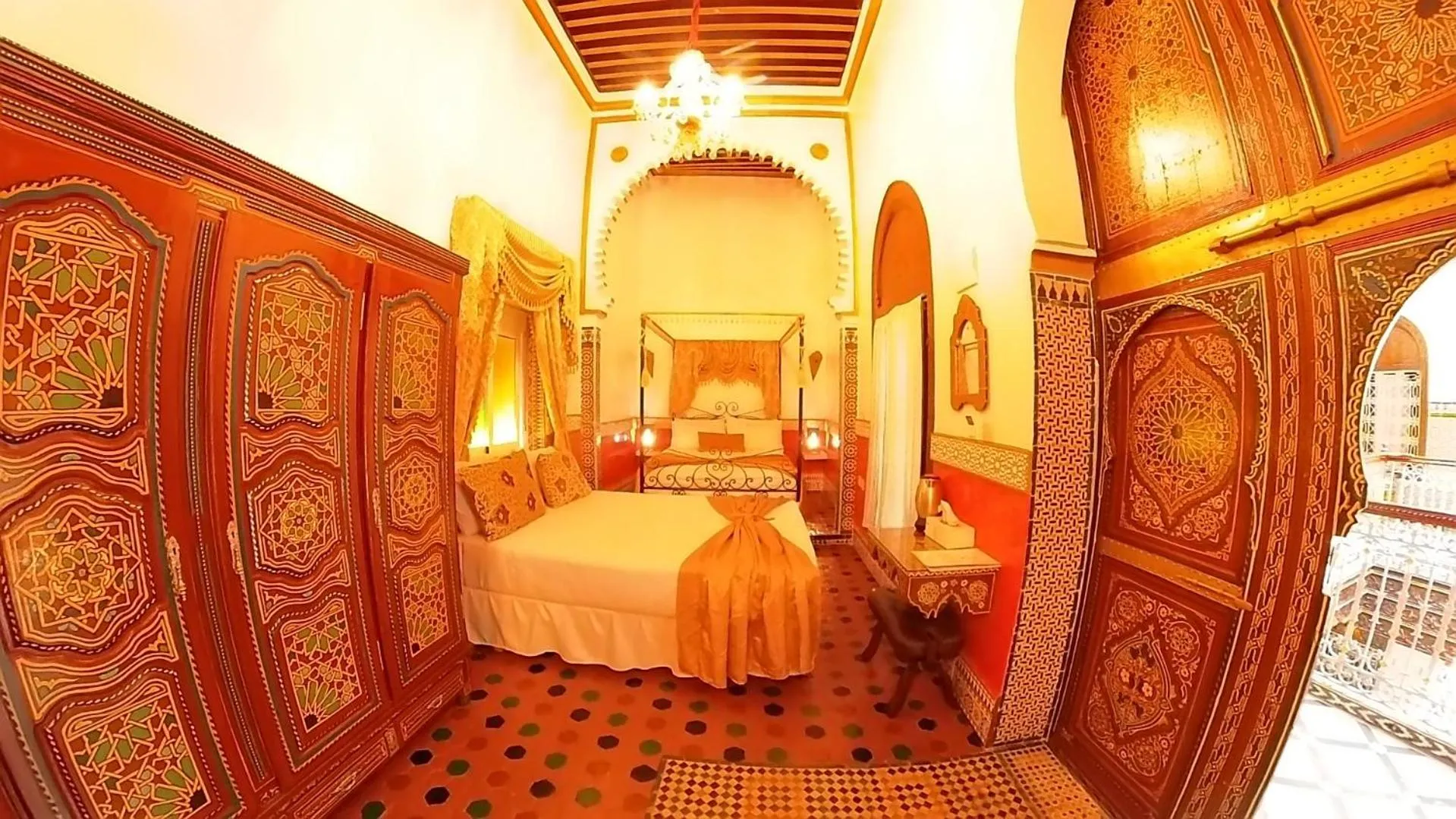 Photo of the whole room, Bed in Riad Las Mil y una Noches Tetuan