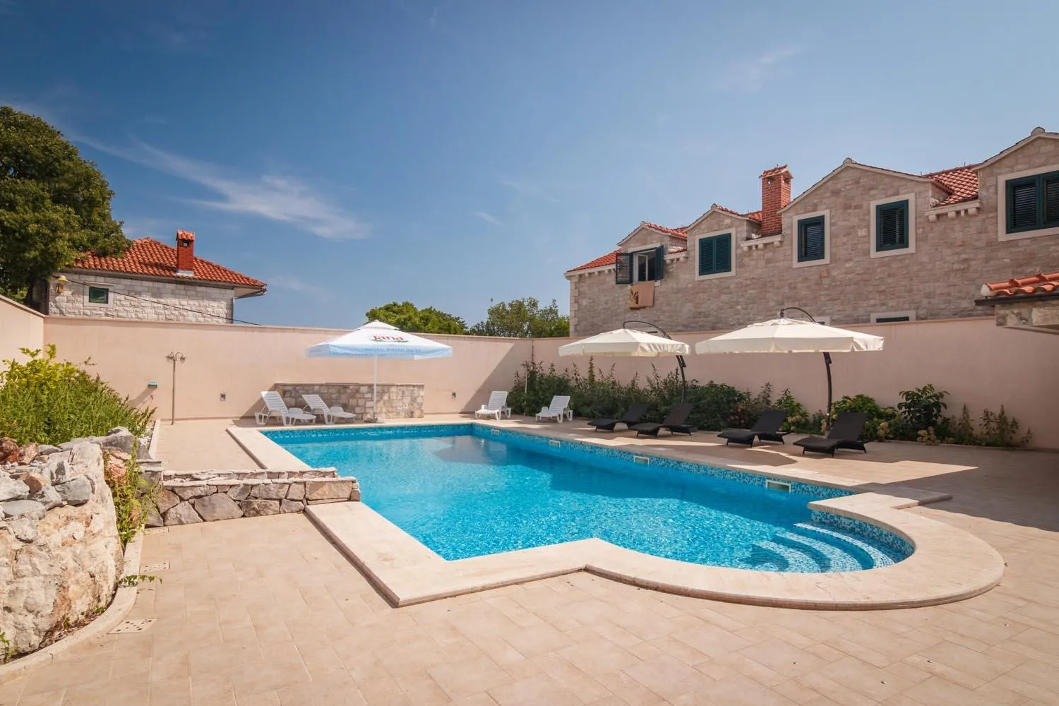 Apartments & Rooms Konoba Tomić