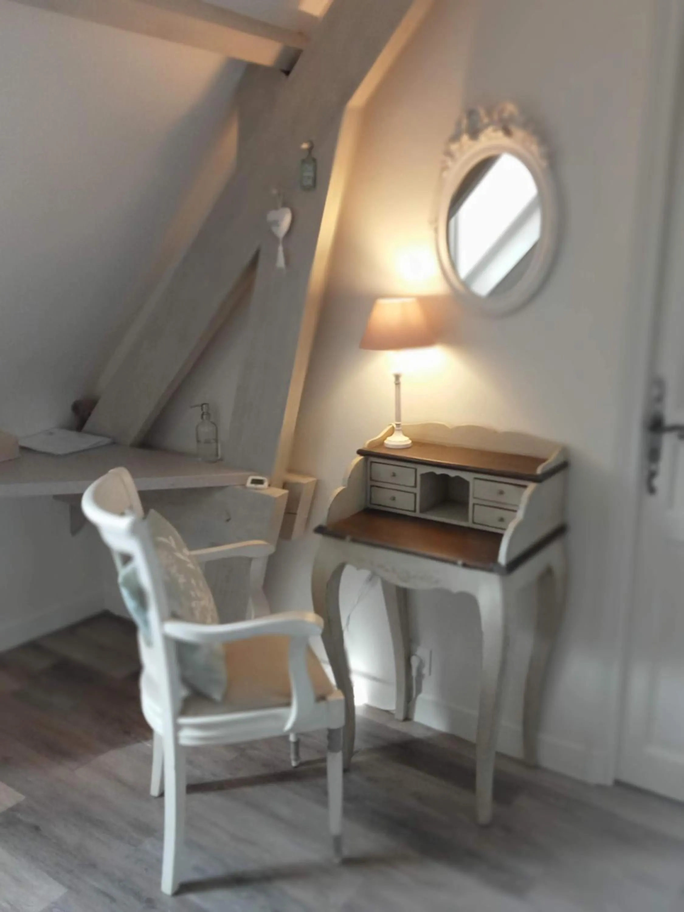 Seating area in Couleurs du temps - pres Giverny