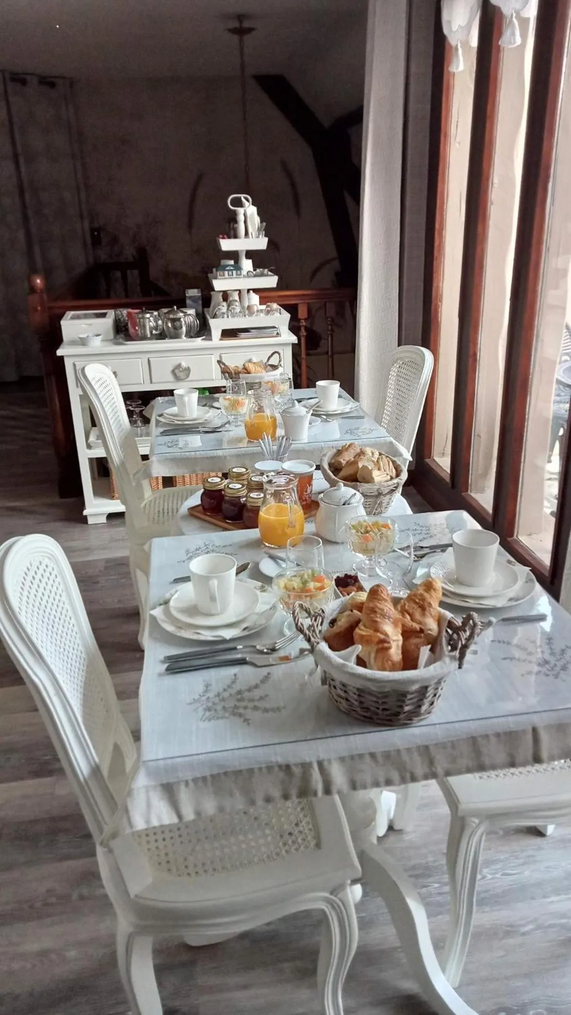 Breakfast in Couleurs du temps - pres Giverny