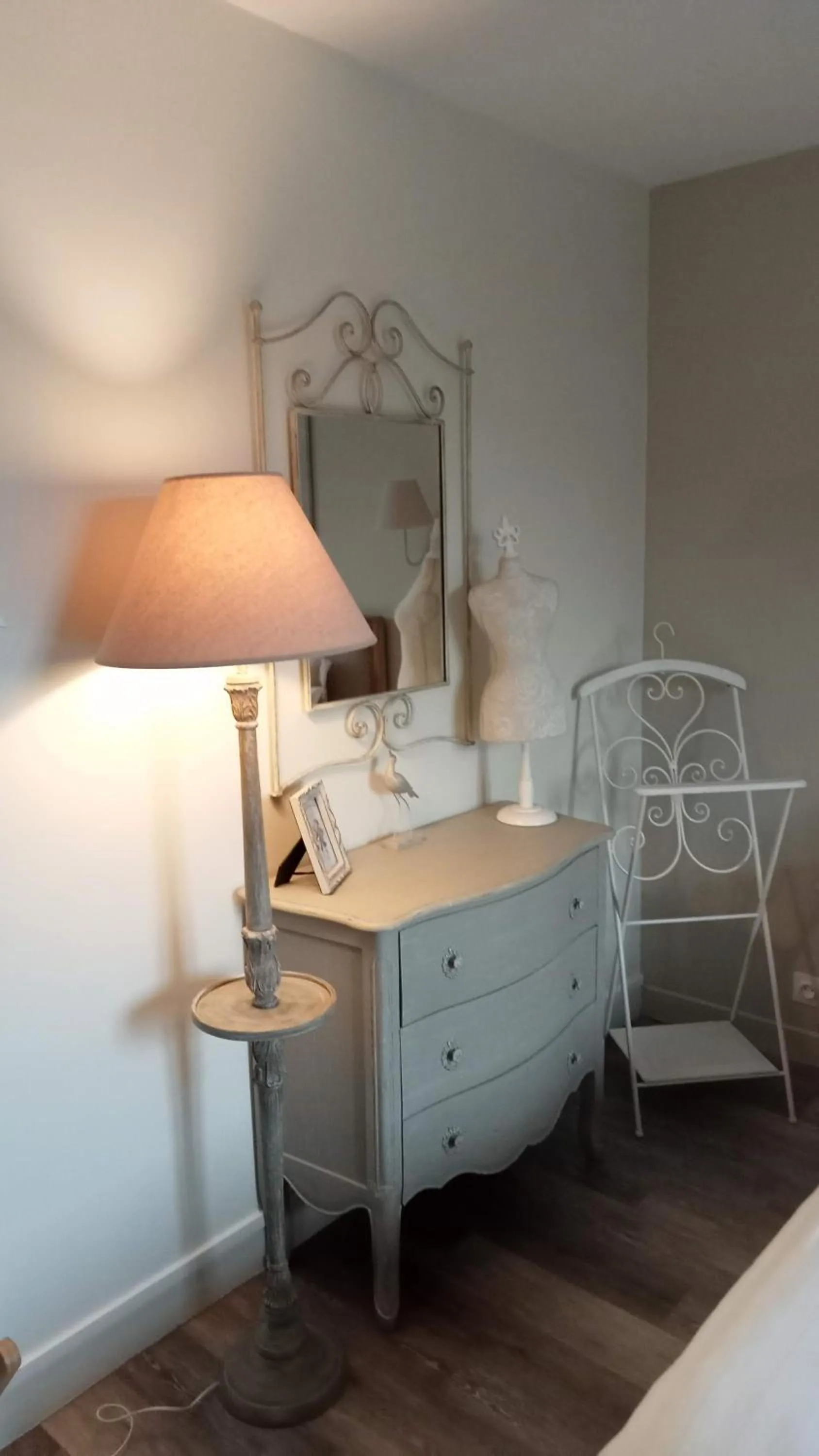 Bedroom in Couleurs du temps - pres Giverny