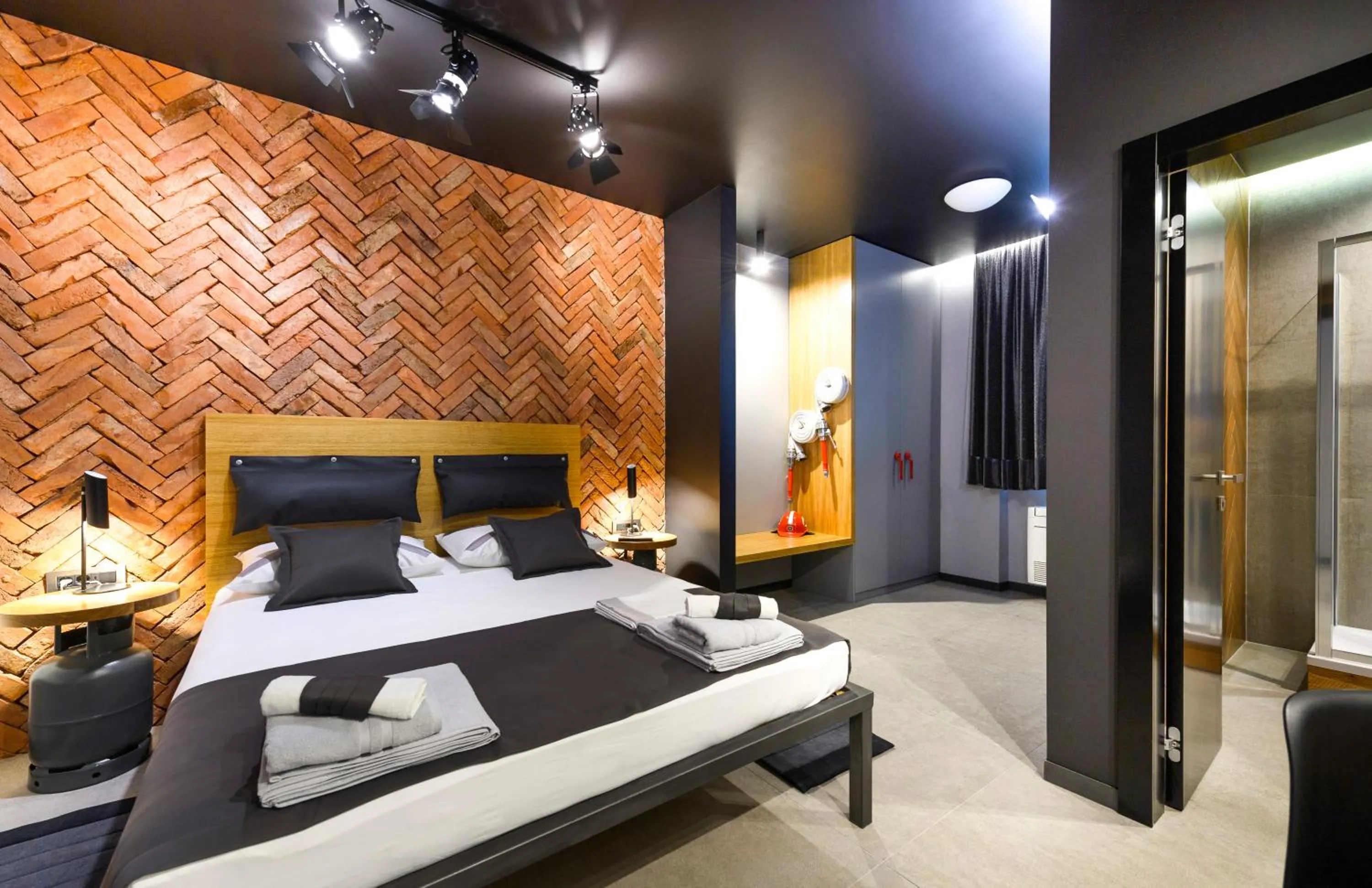 Bedroom in Split Industrial Design Rooms