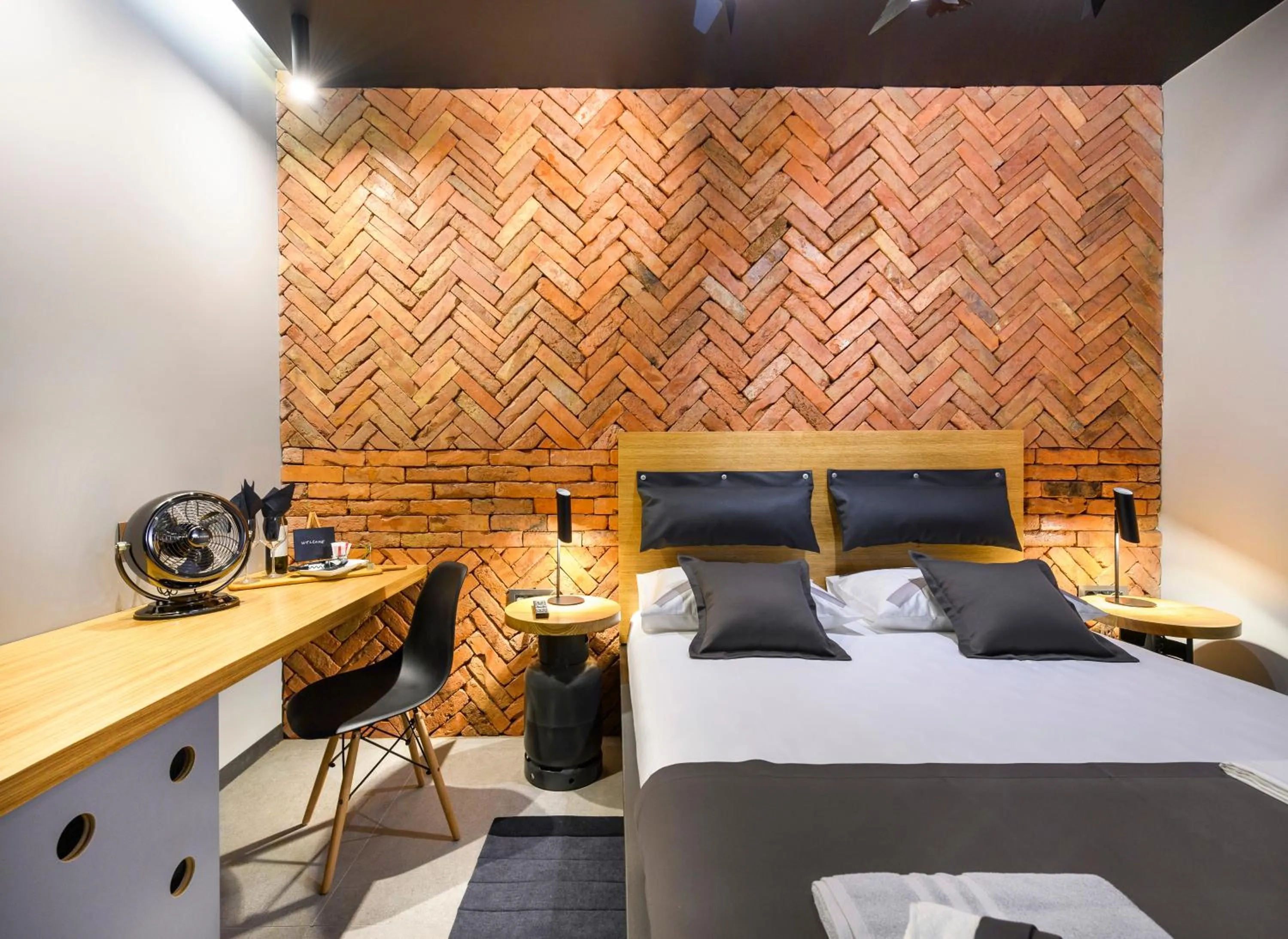 Bedroom in Split Industrial Design Rooms