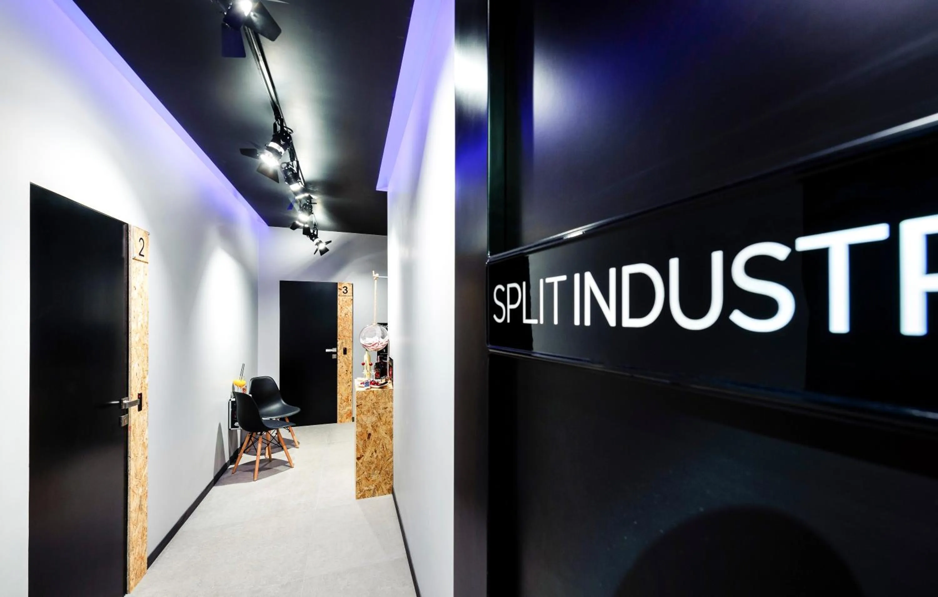 Facade/entrance in Split Industrial Design Rooms