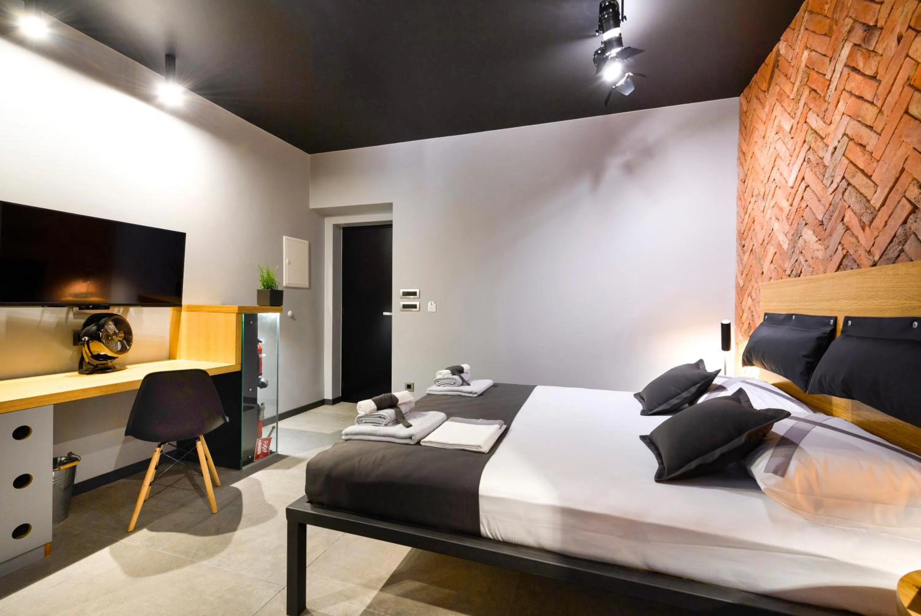 Bedroom in Split Industrial Design Rooms