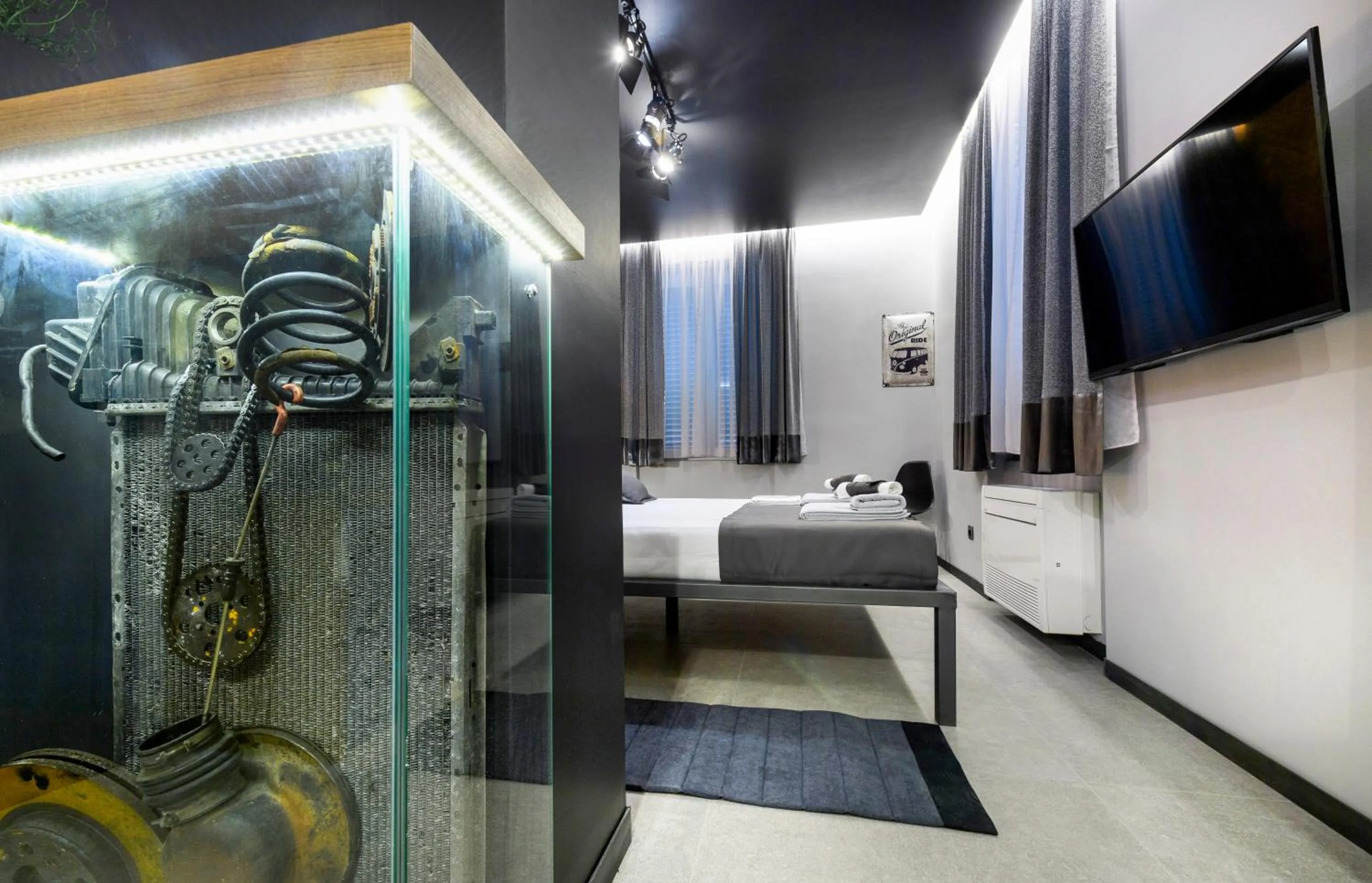 Decorative detail in Split Industrial Design Rooms