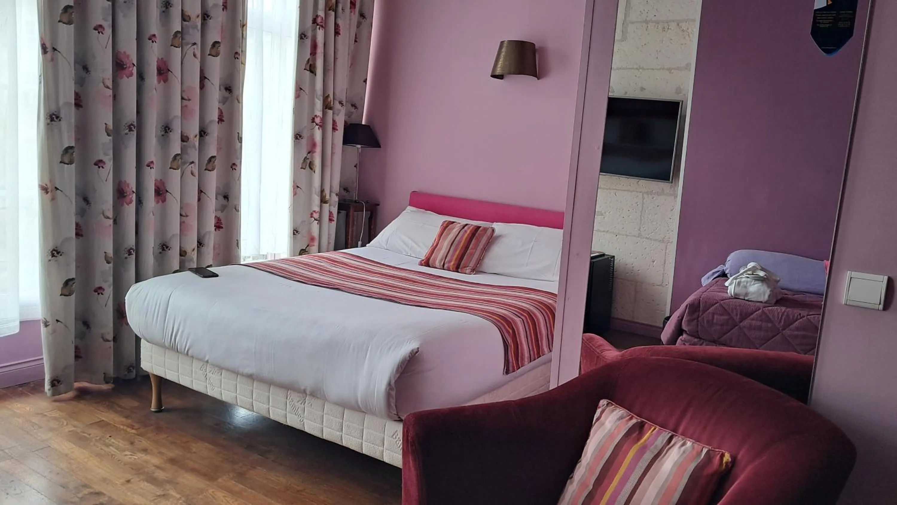 Bed in Hôtel du Palais