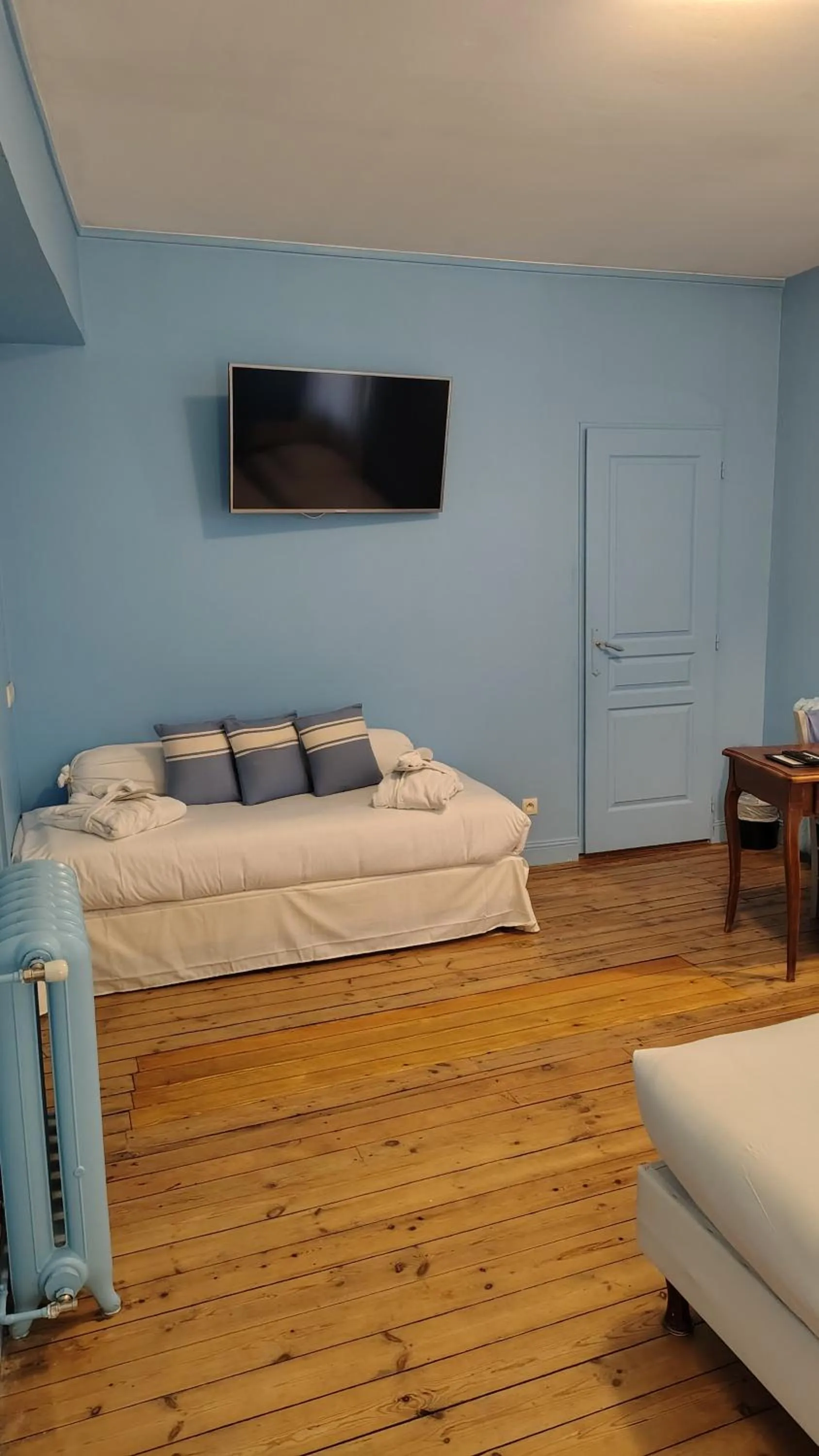 Bed in Hôtel du Palais