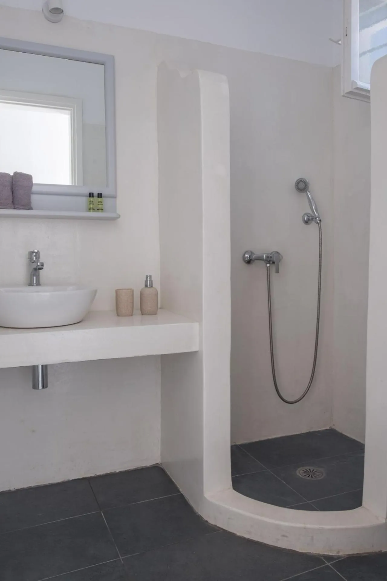 Paradise Apartments Studios