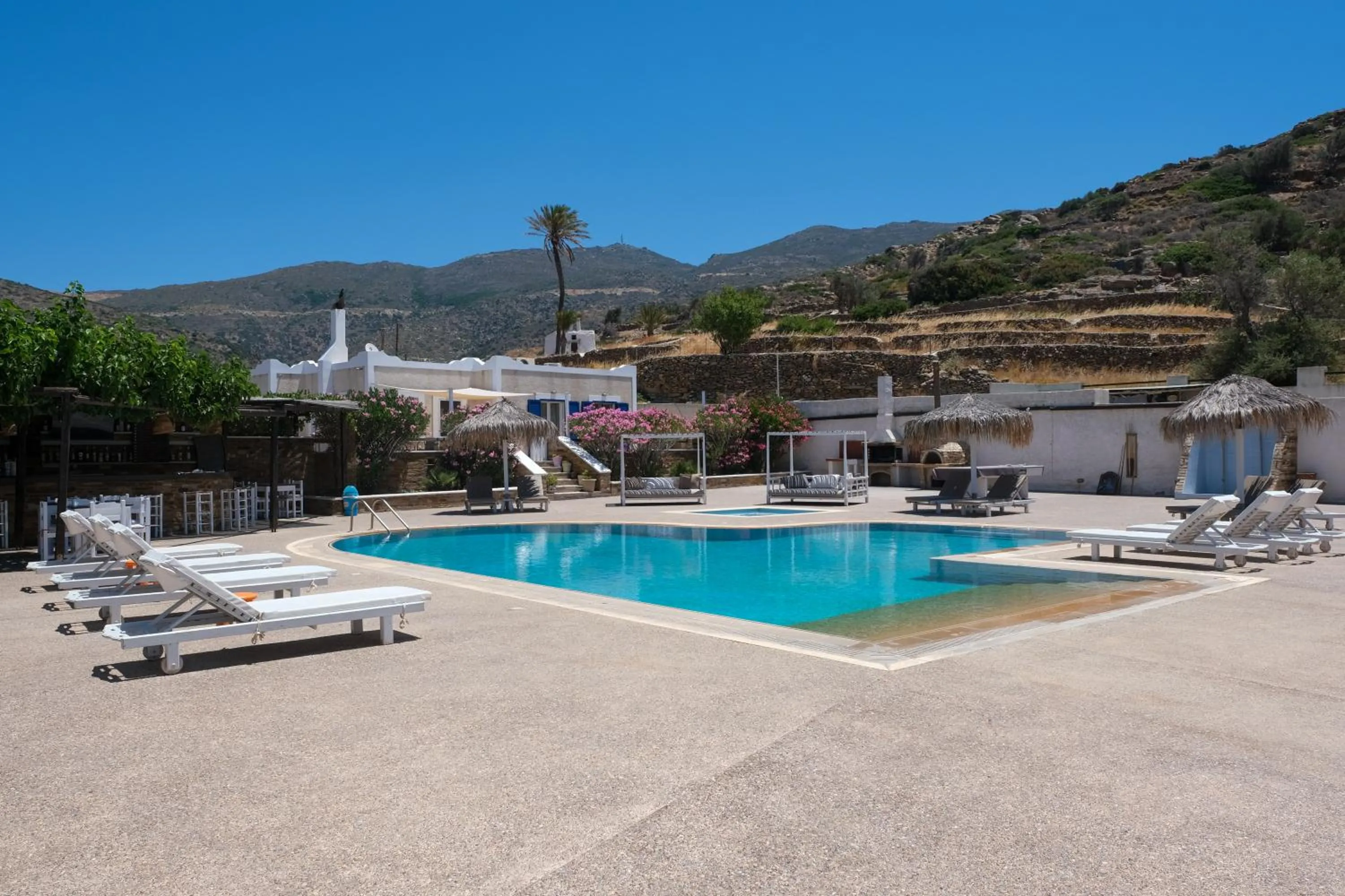 Paradise Apartments Studios