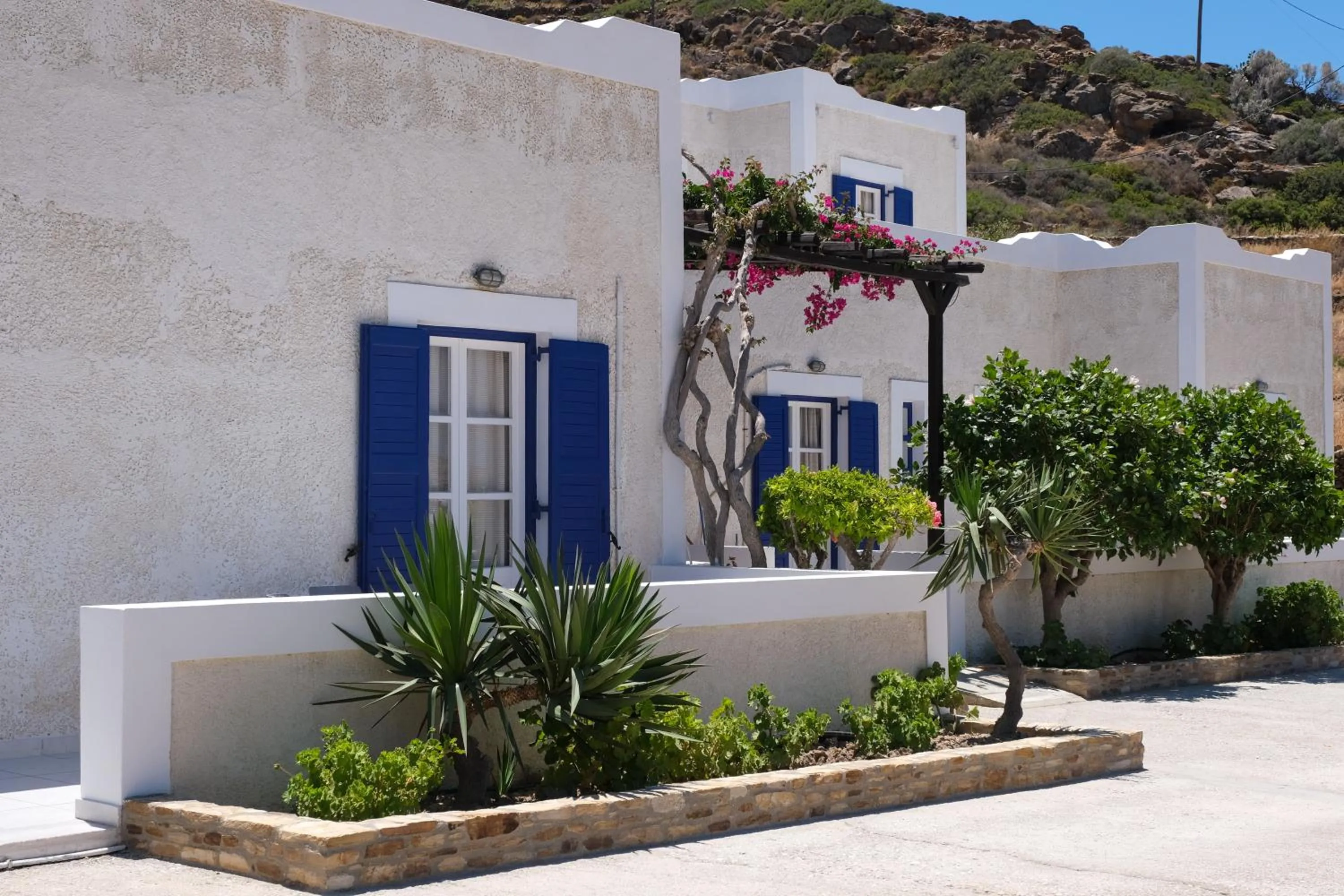 Paradise Apartments Studios