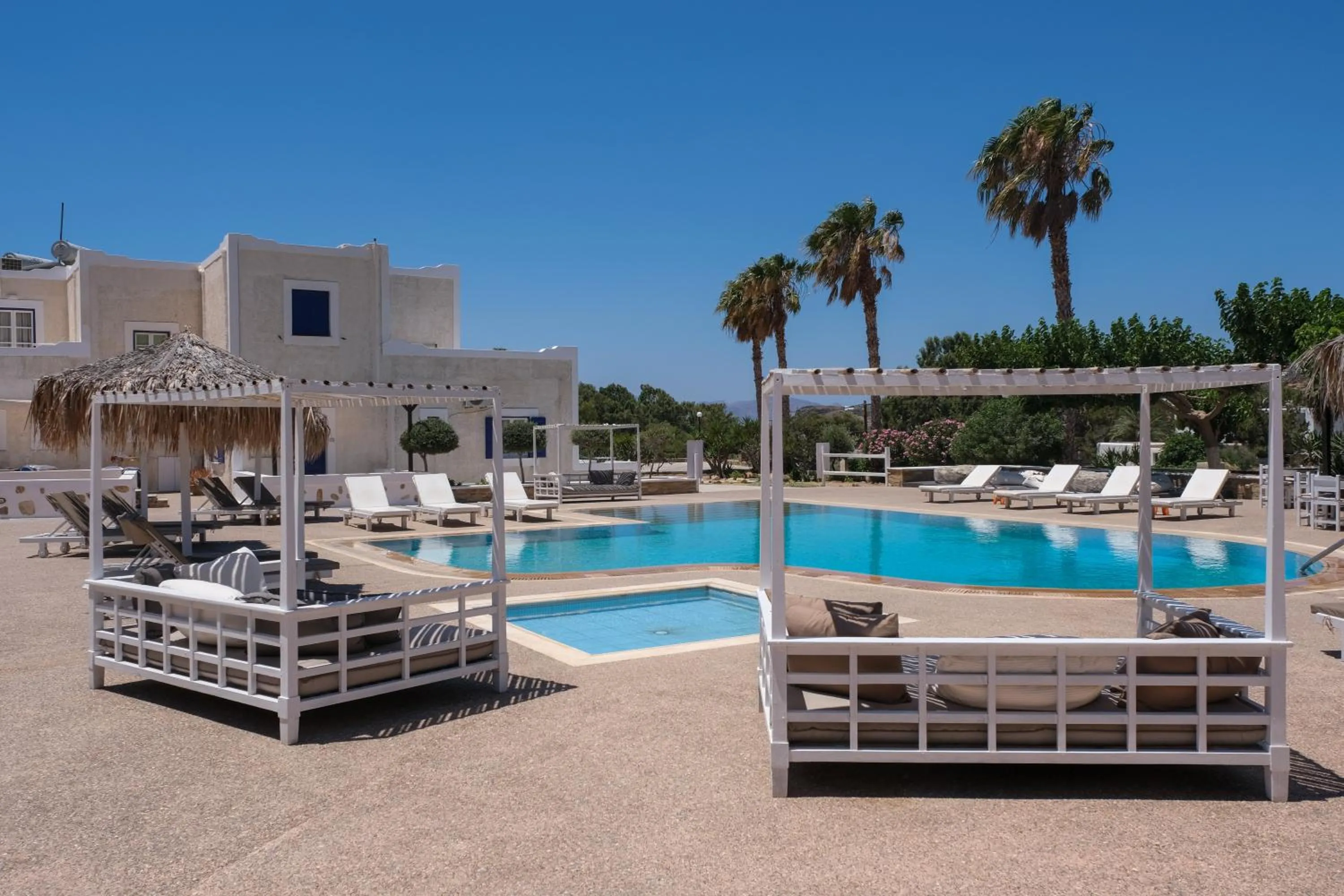 Paradise Apartments Studios