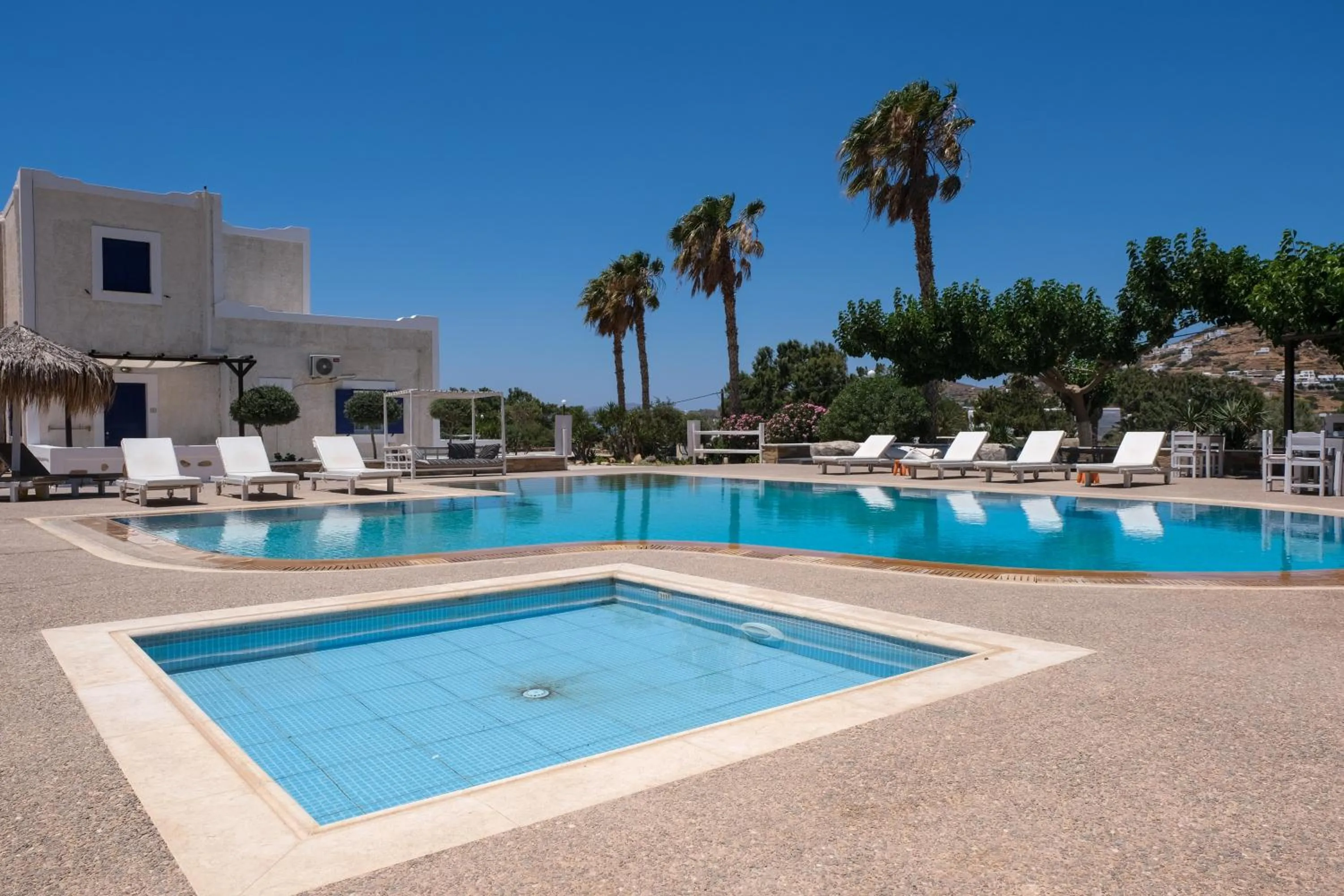 Paradise Apartments Studios